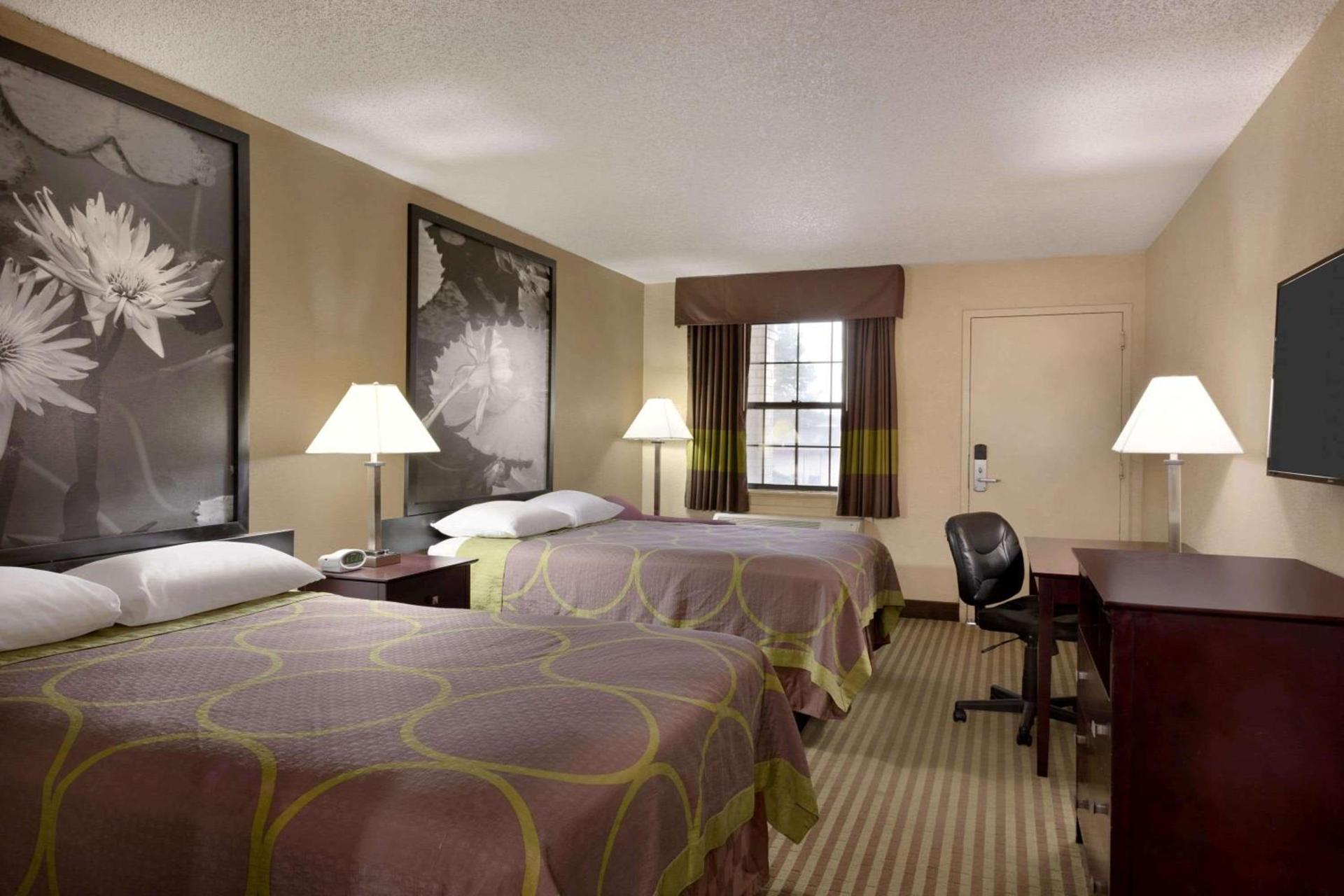 Super 8 by Wyndham Ruston photo 8