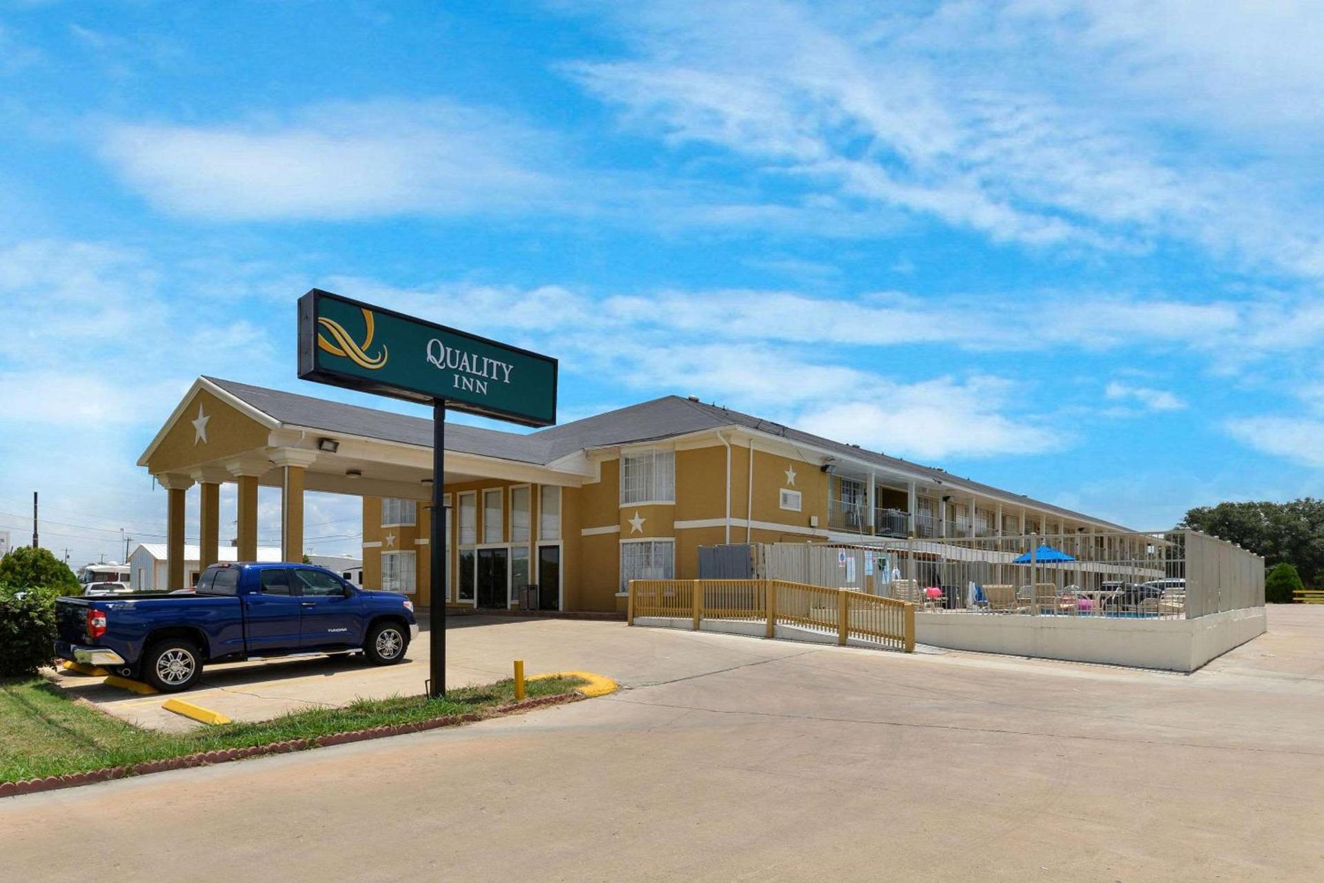 Quality Inn Gonzales photo 11