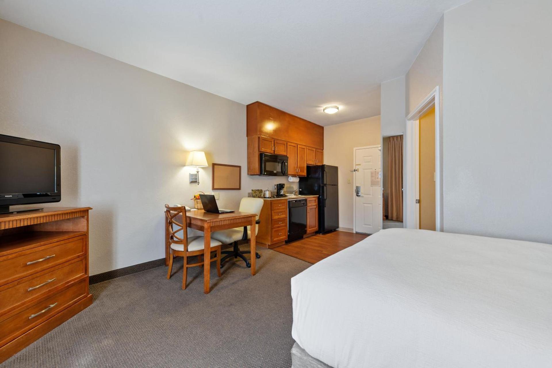Extended Stay America Suites - Houston - IAH Airport photo 17