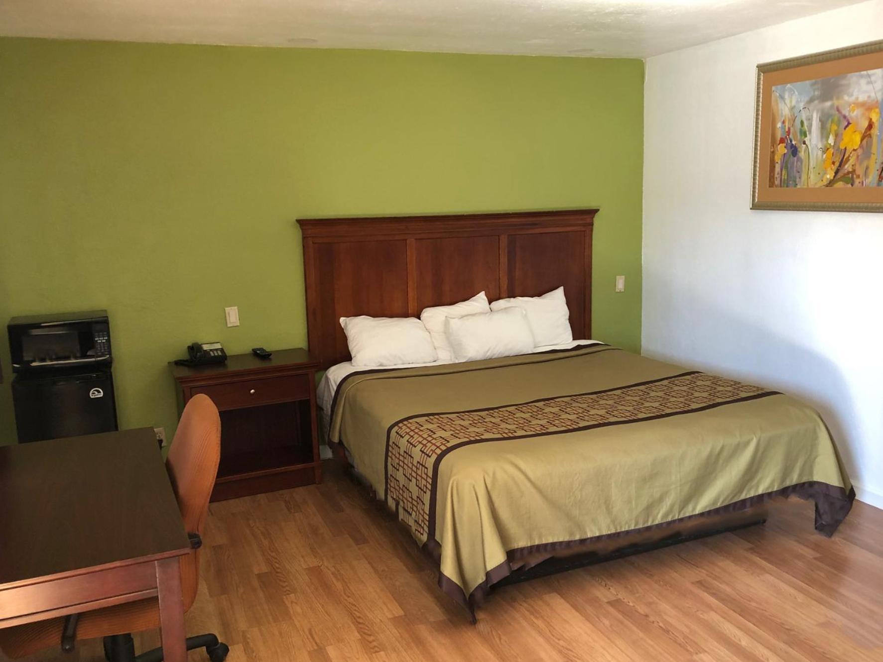 Americas Best Value Inn Visalia photo 19
