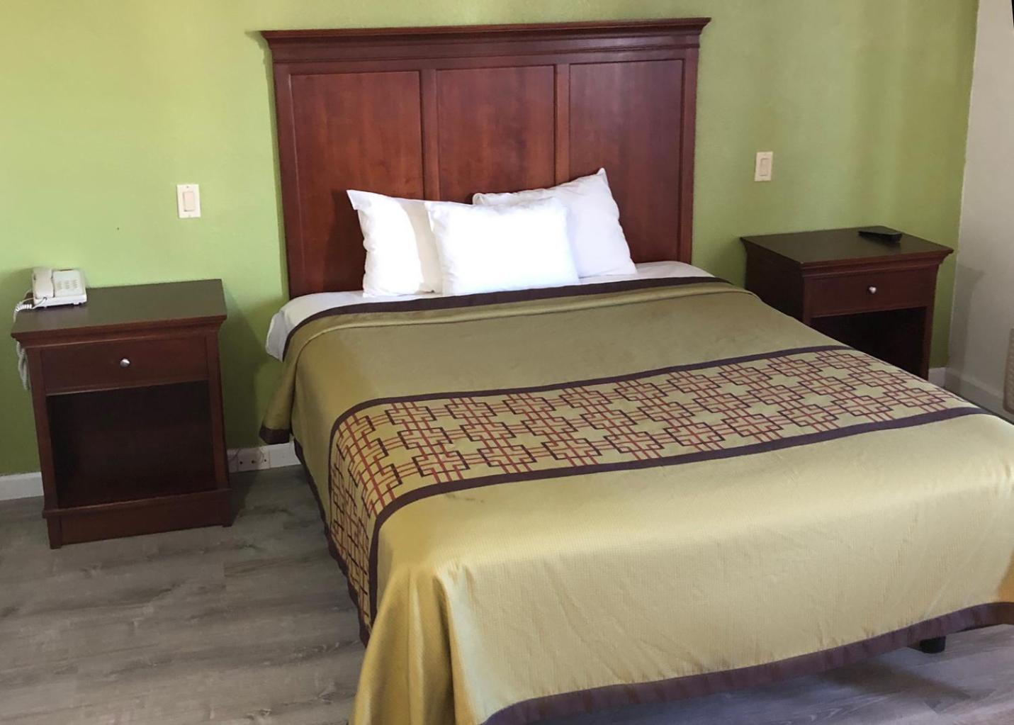 Americas Best Value Inn Visalia photo 21