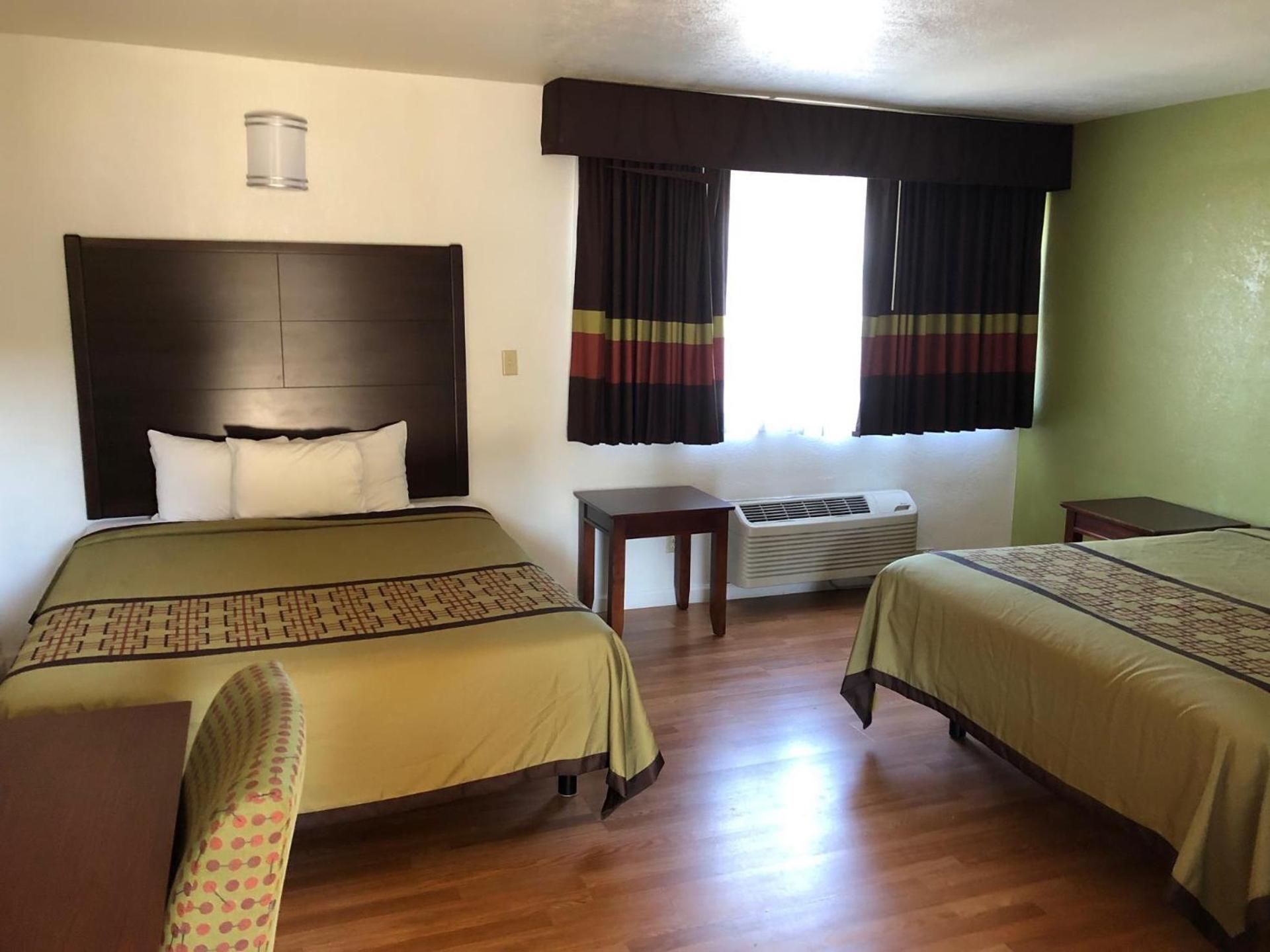 Americas Best Value Inn Visalia photo 8