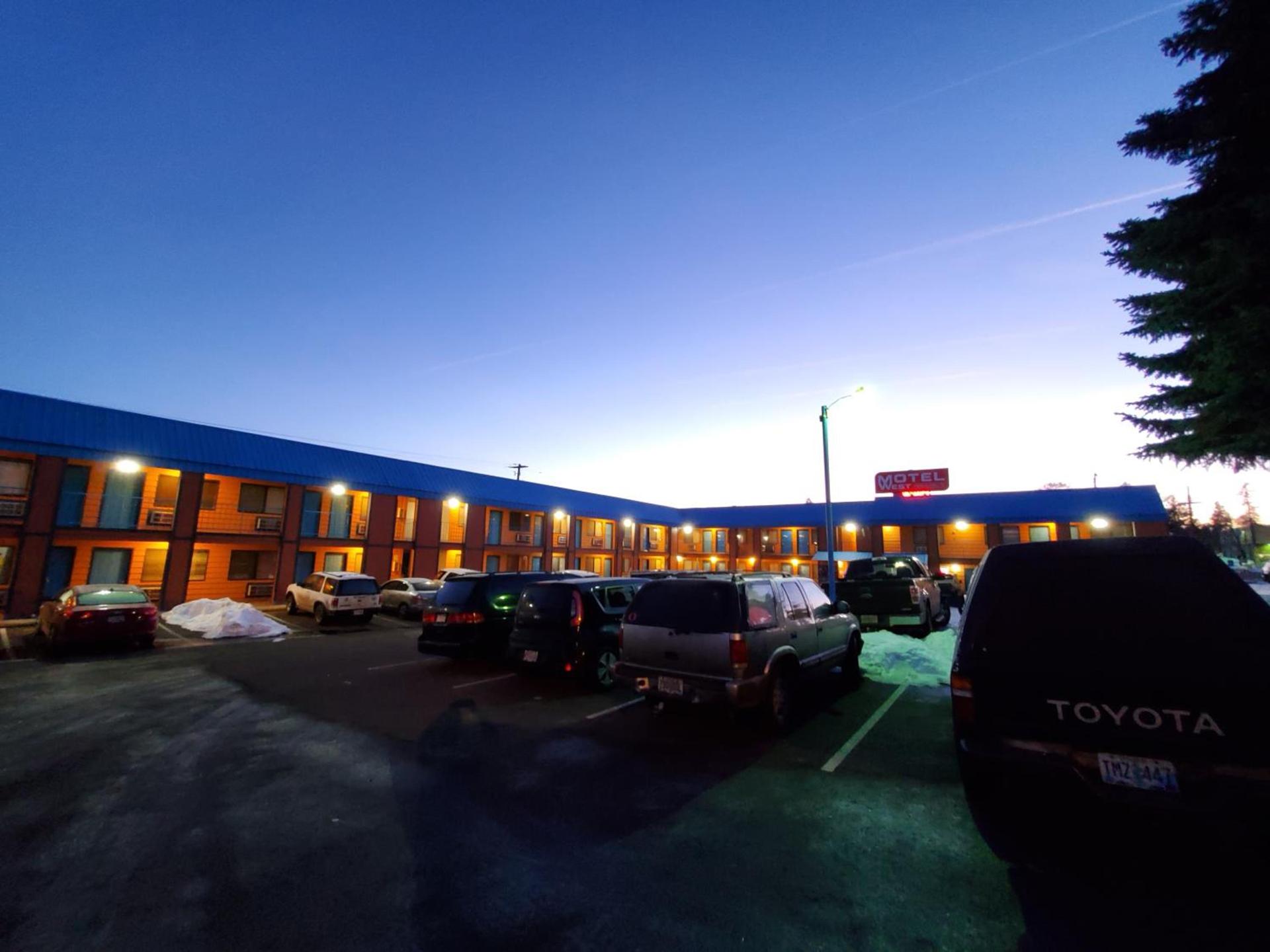 Motel West photo 23