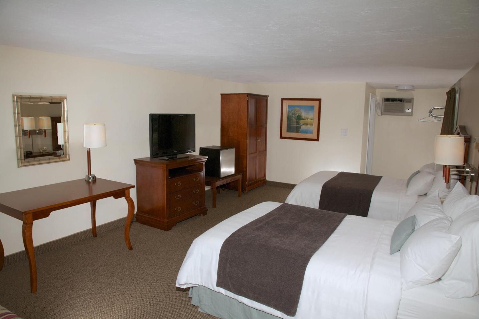 Holiday Hill Inn & Suites photo 29
