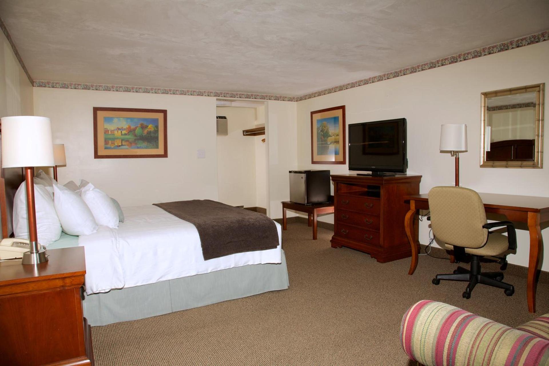 Holiday Hill Inn & Suites photo 39