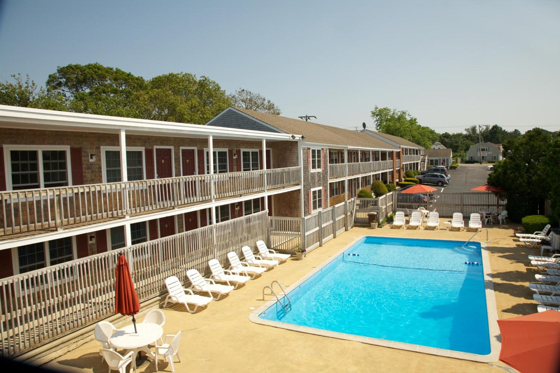 Holiday Hill Inn & Suites photo 52