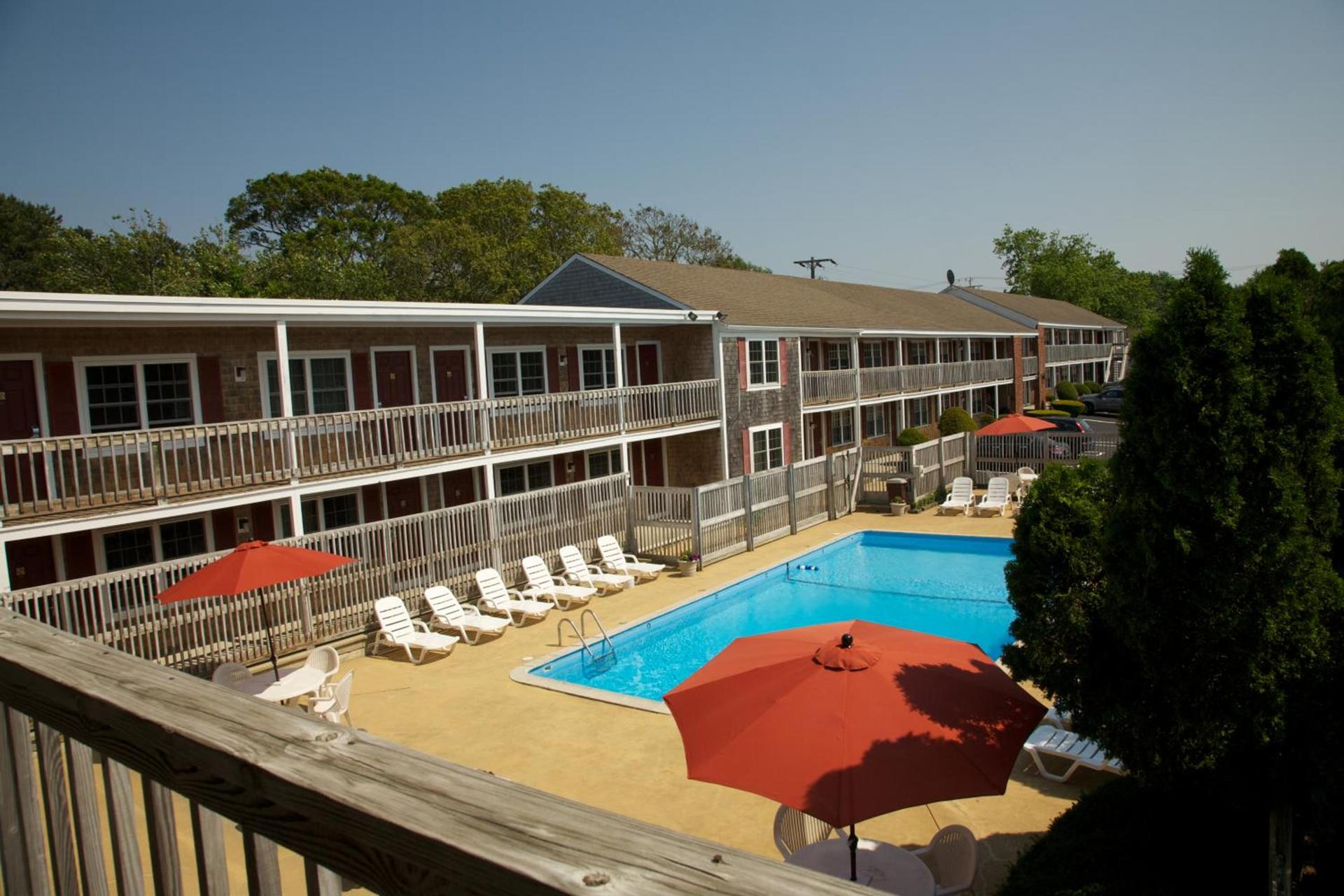 Holiday Hill Inn & Suites photo 65