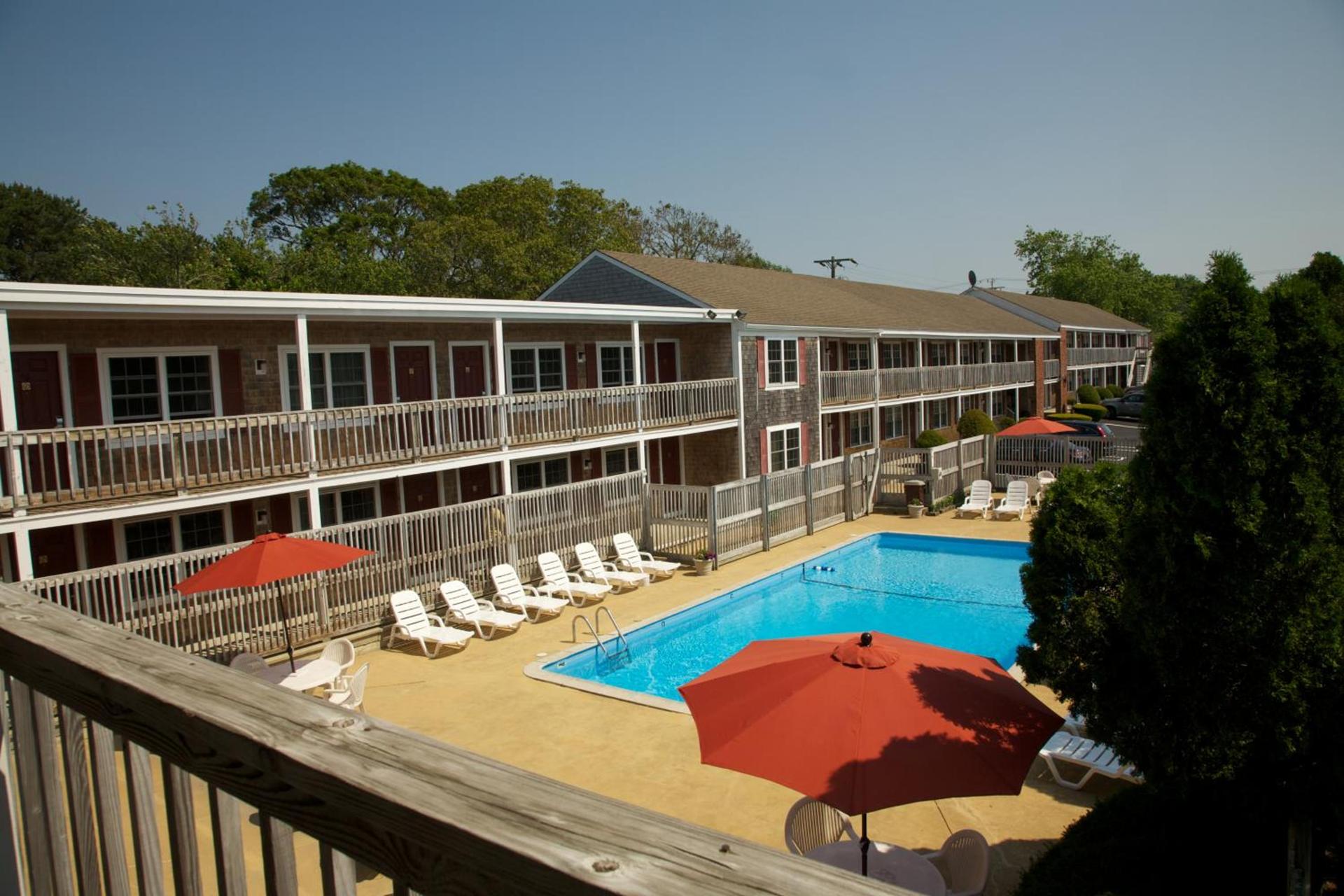 Holiday Hill Inn & Suites photo 47