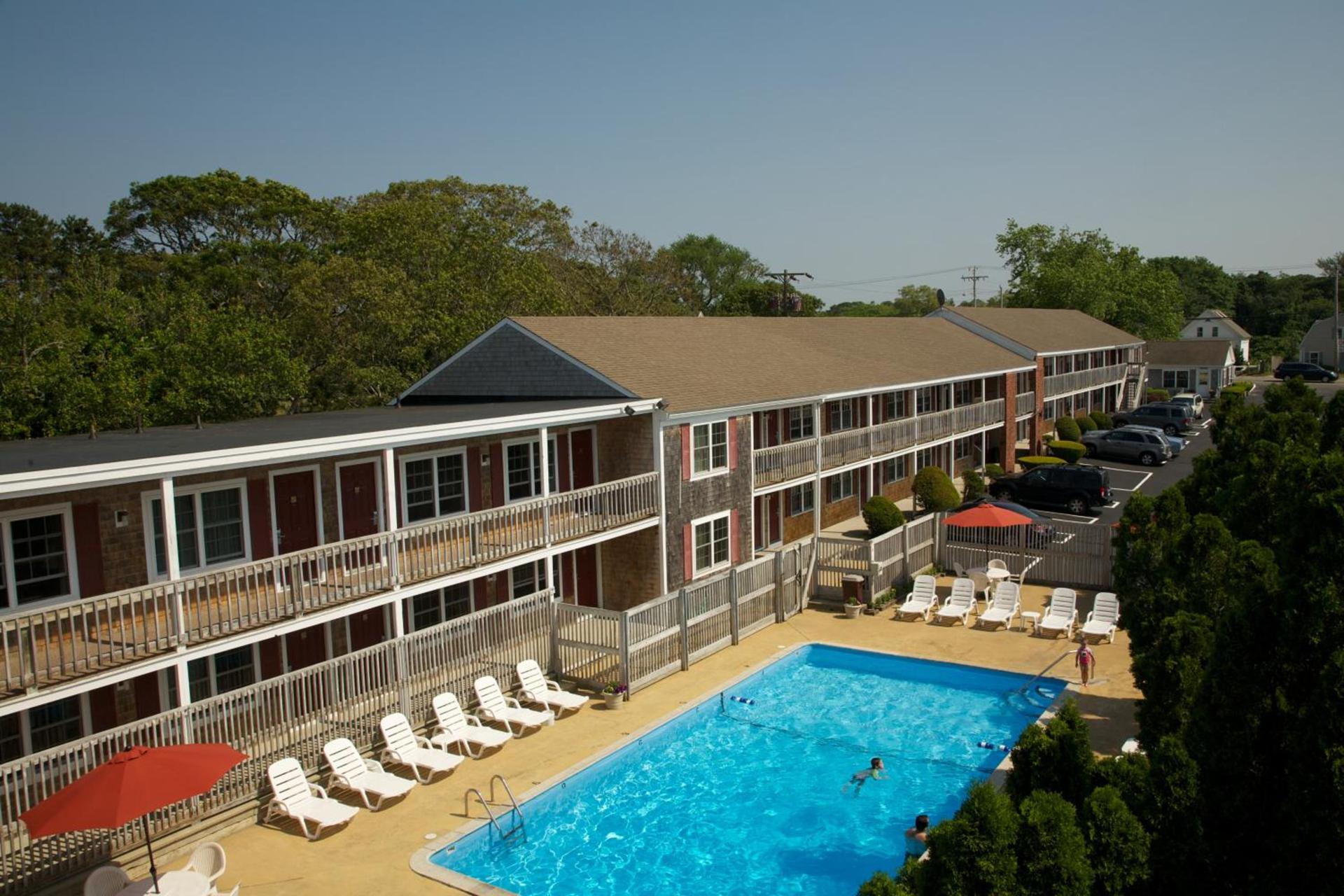 Holiday Hill Inn & Suites photo 51