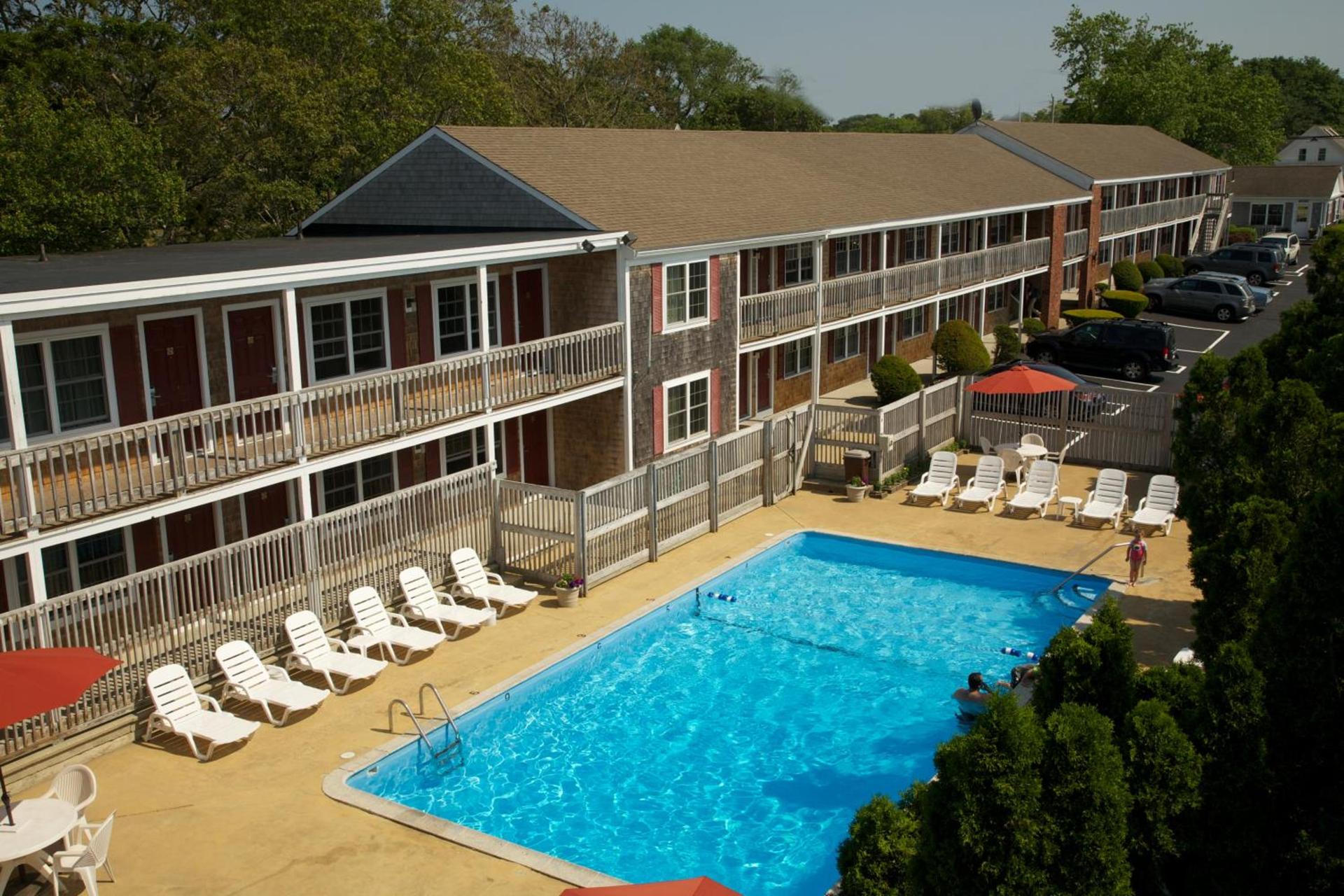 Holiday Hill Inn & Suites photo 13