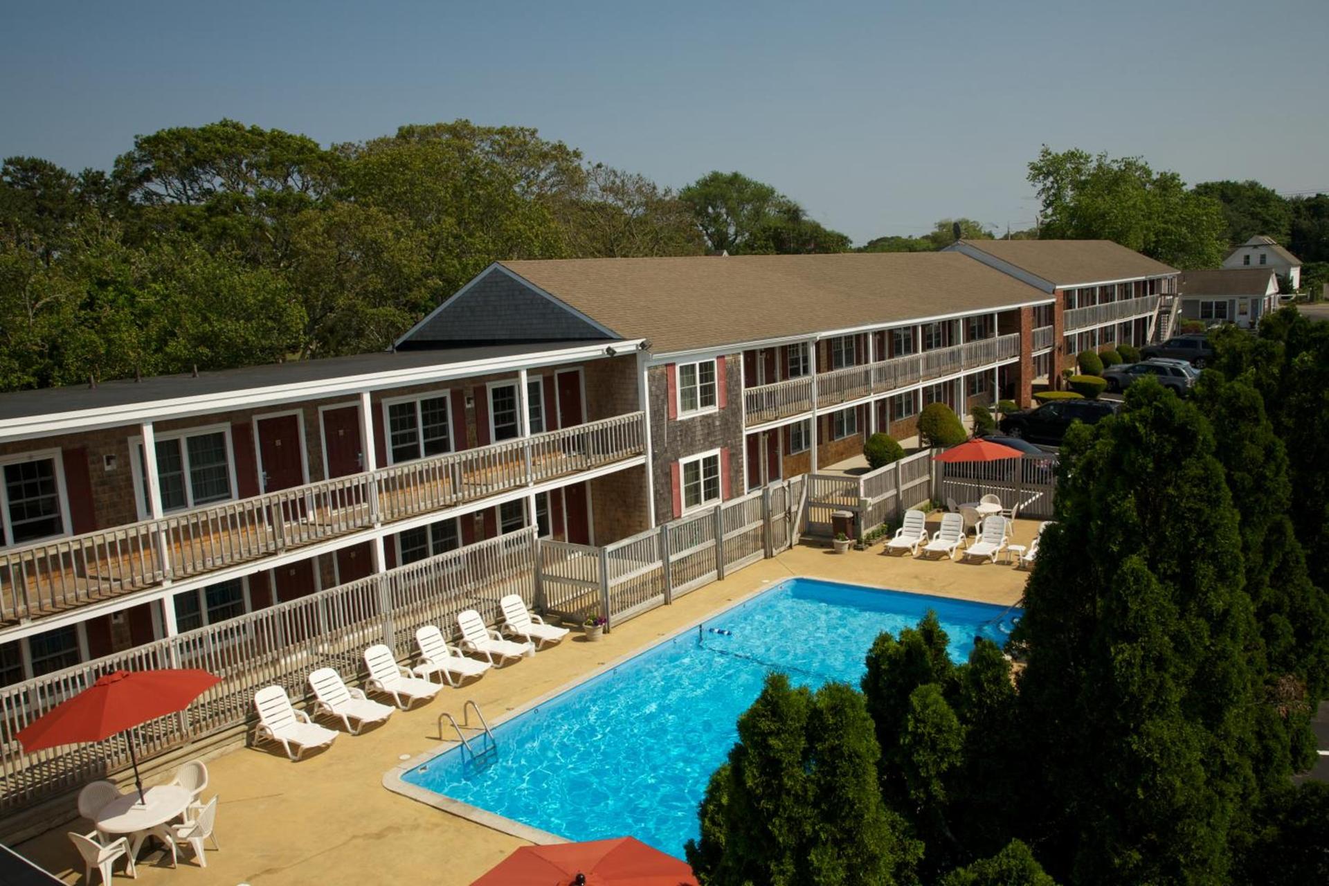 Holiday Hill Inn & Suites photo 27