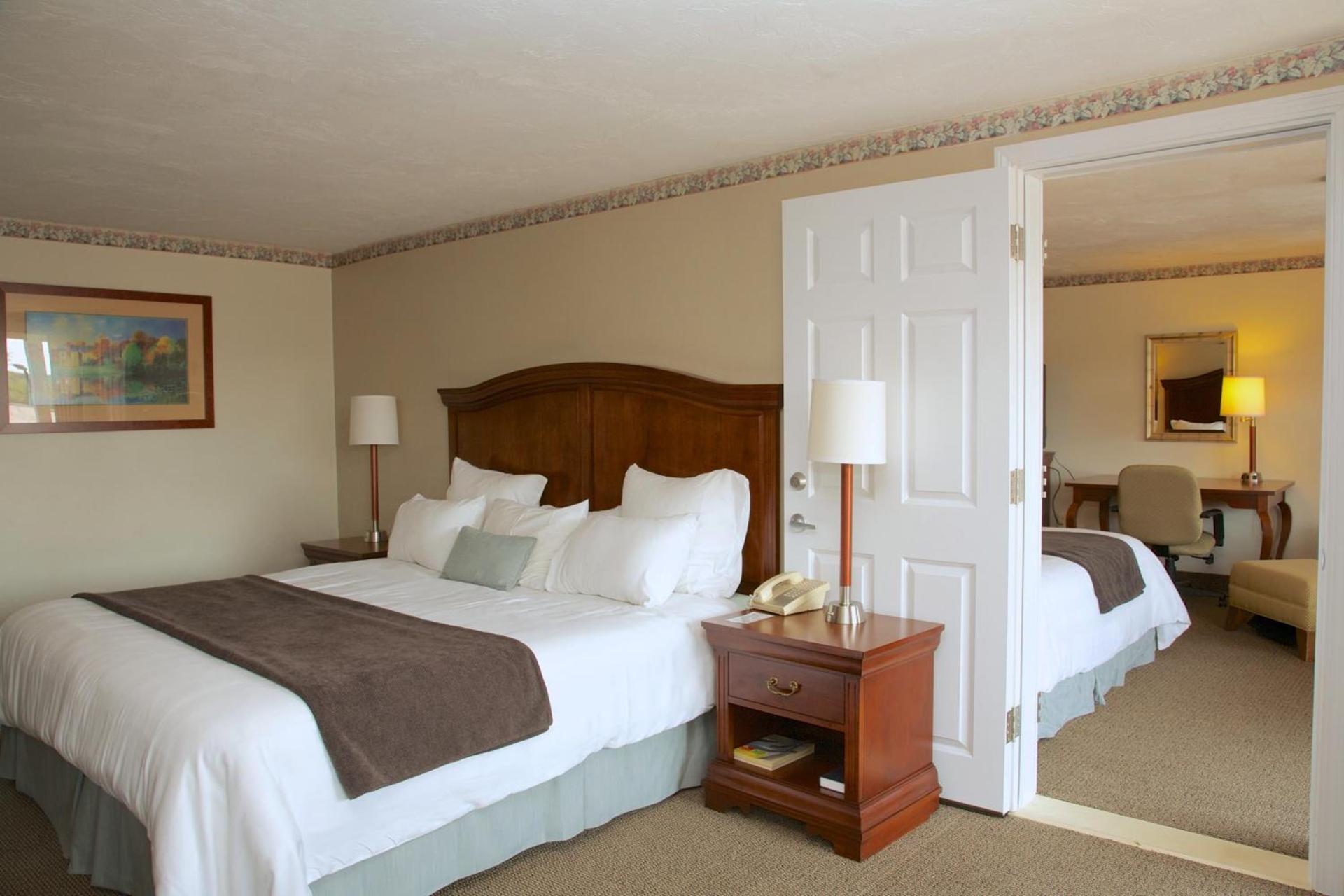 Holiday Hill Inn & Suites photo 63