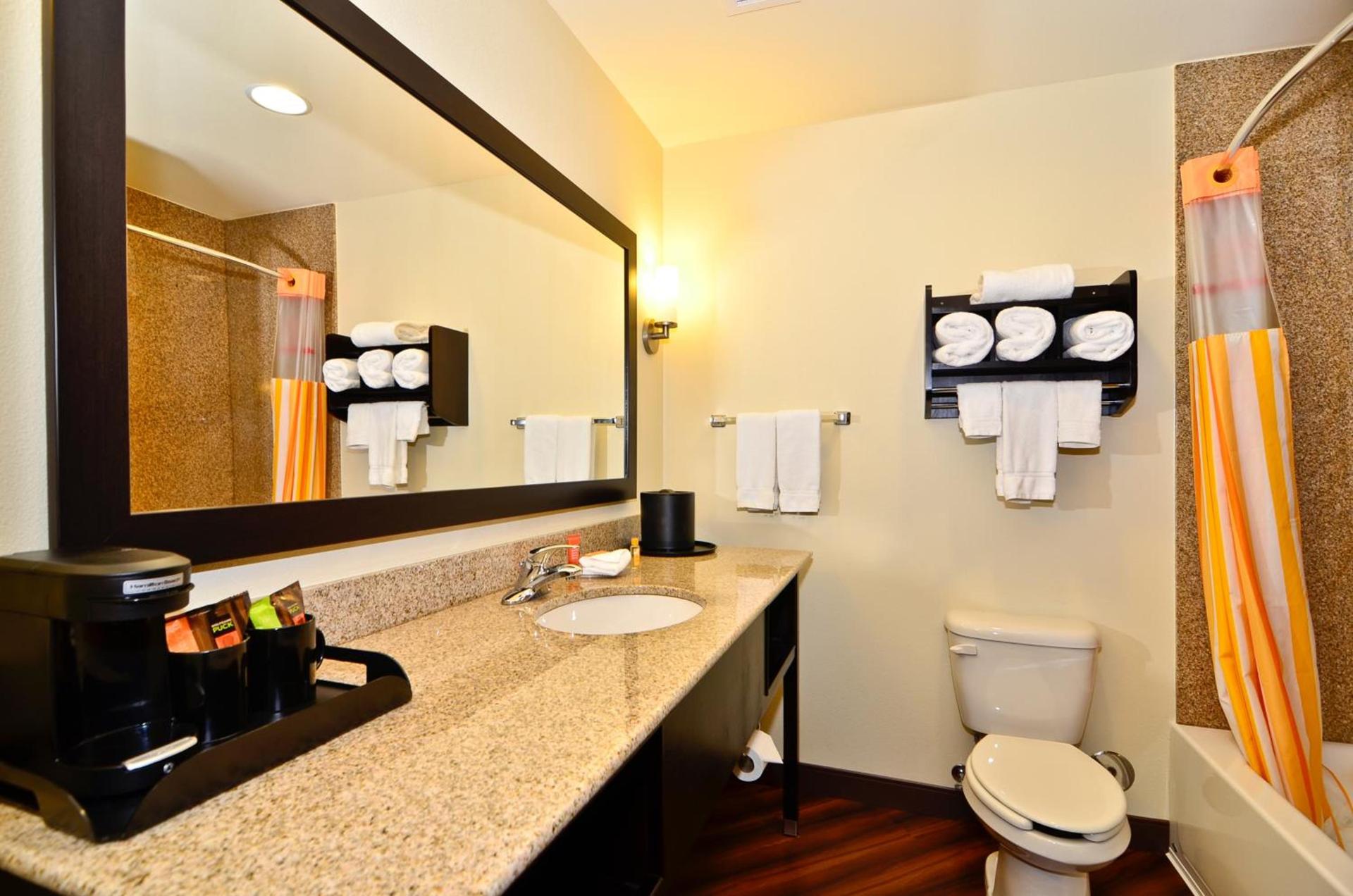La Quinta by Wyndham Auburn photo 48