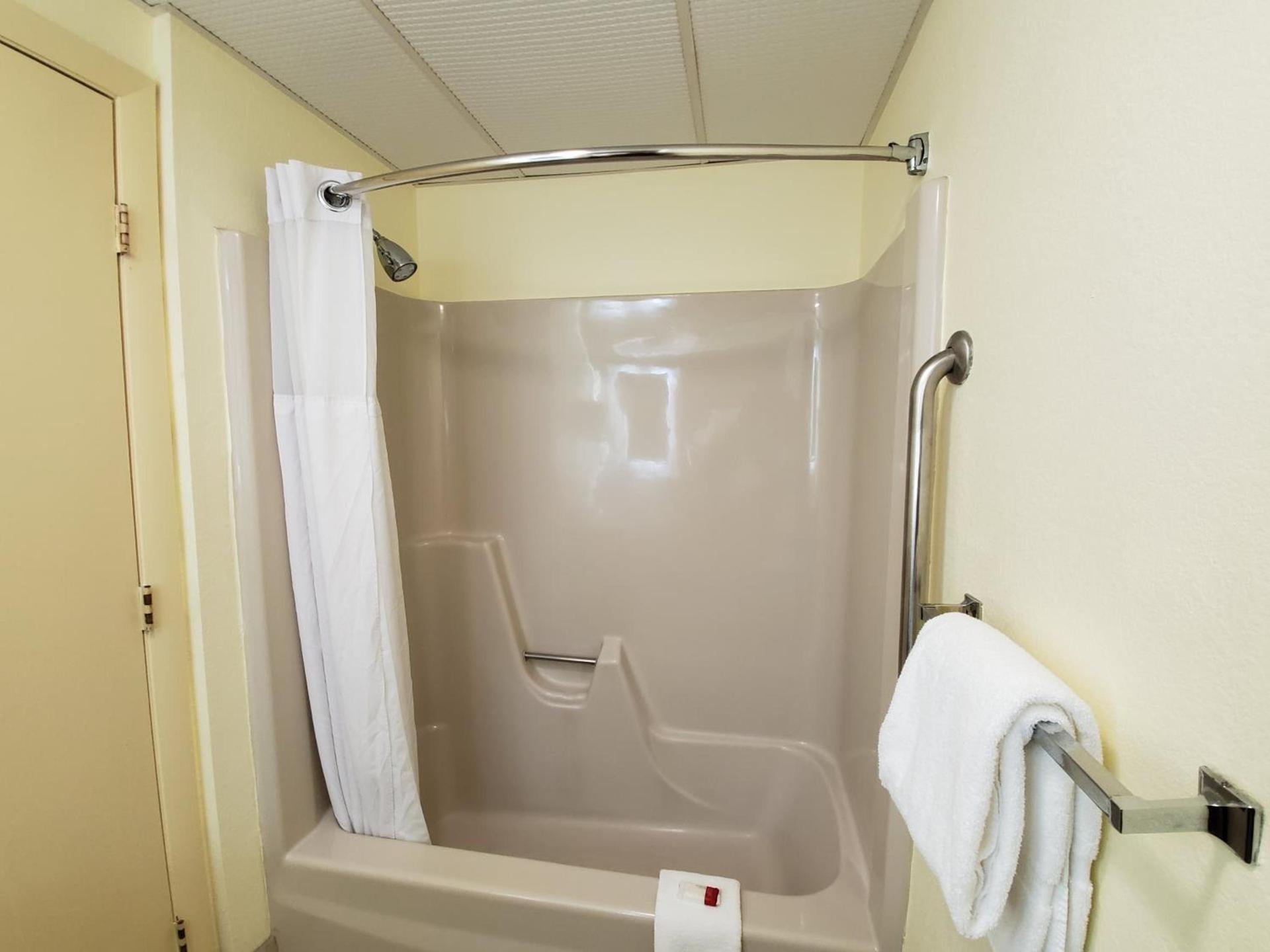 Ramada by Wyndham Groton Mystic photo 49