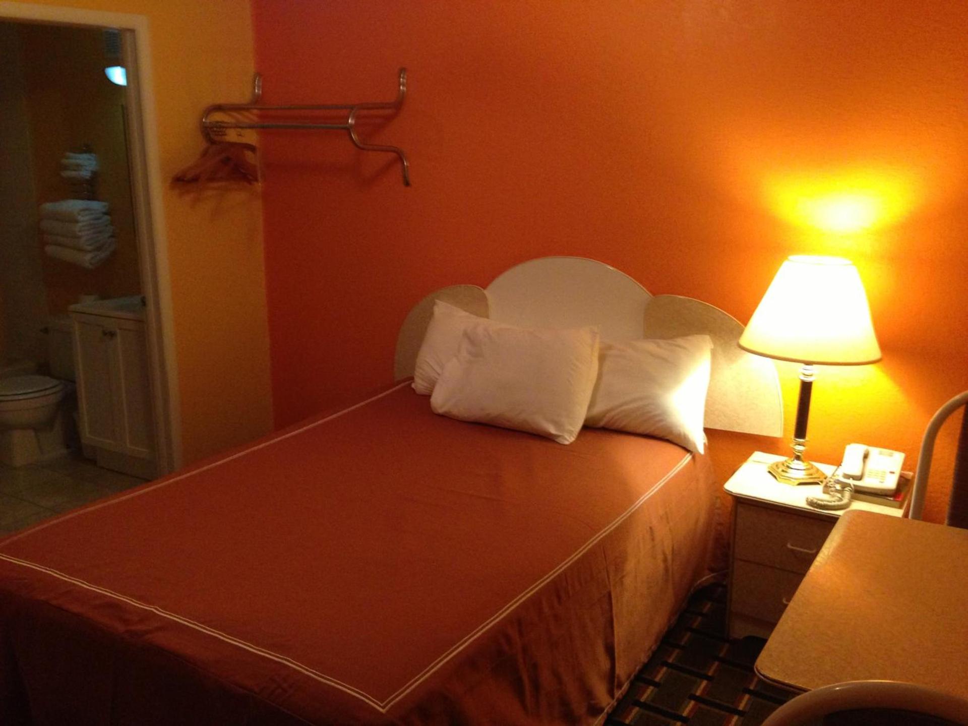 Red Carpet Inn Niagara Falls photo 10
