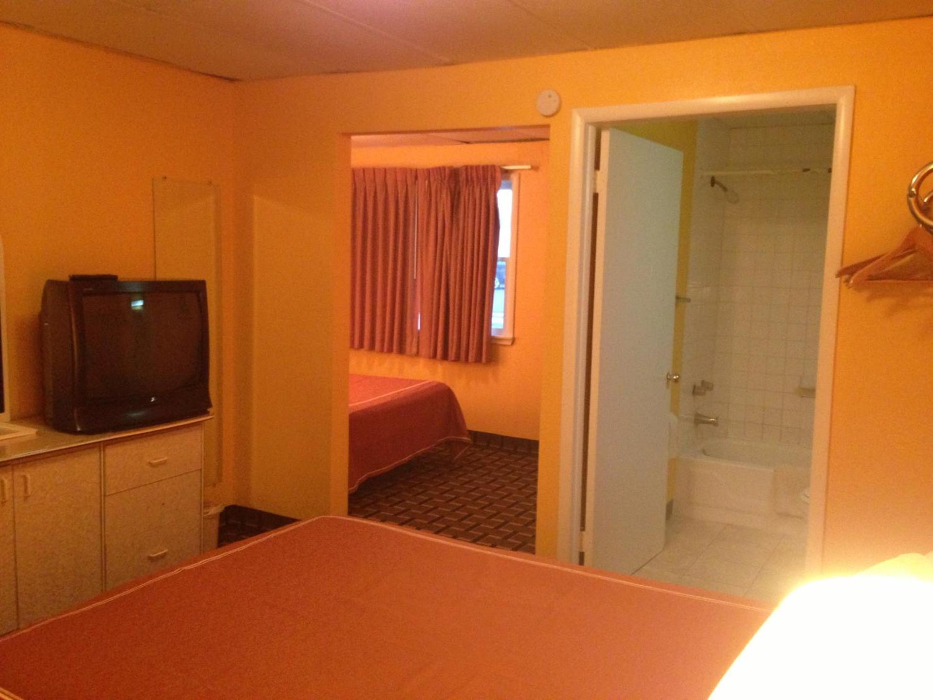 Red Carpet Inn Niagara Falls photo 8