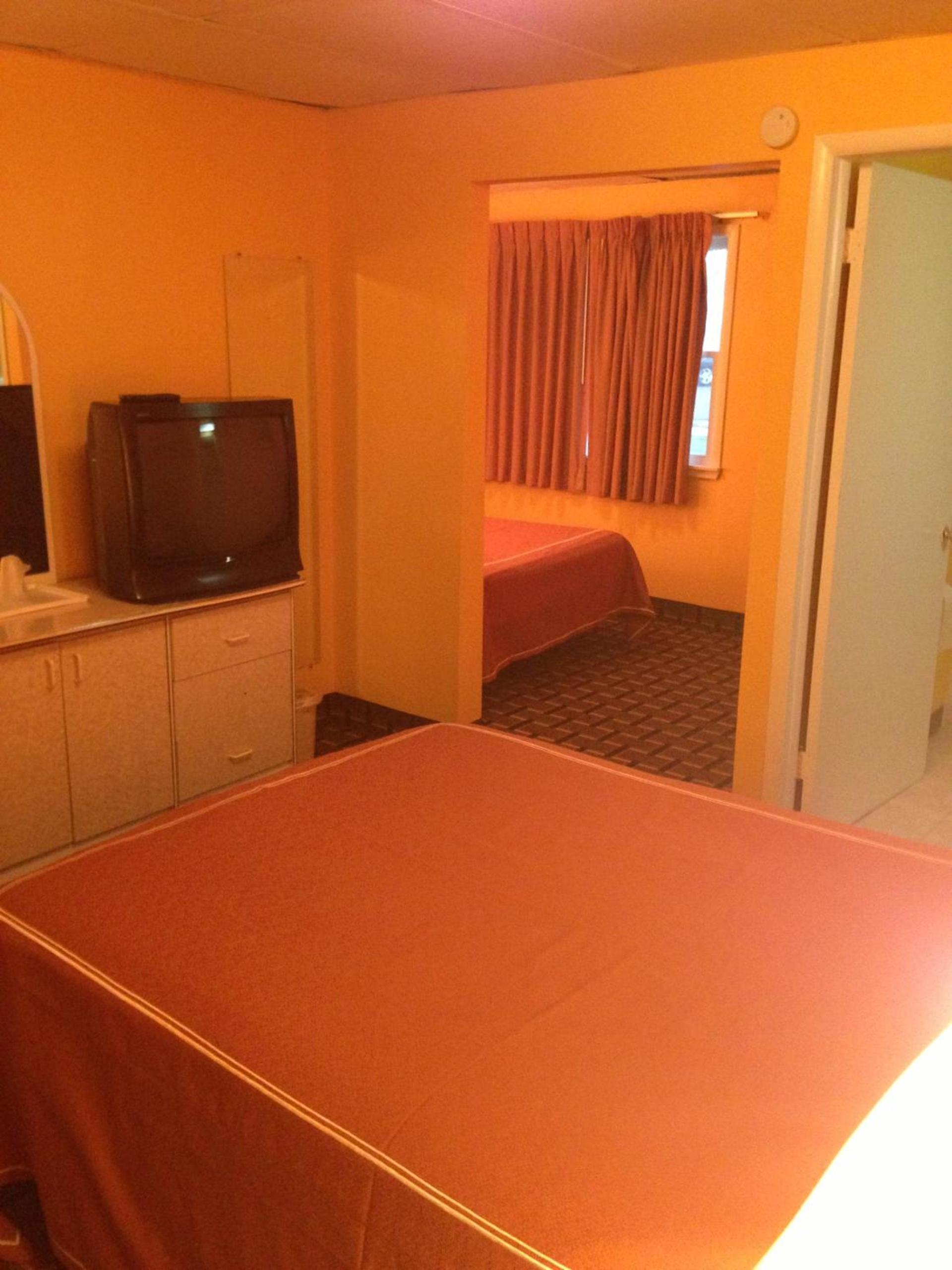 Red Carpet Inn Niagara Falls photo 24
