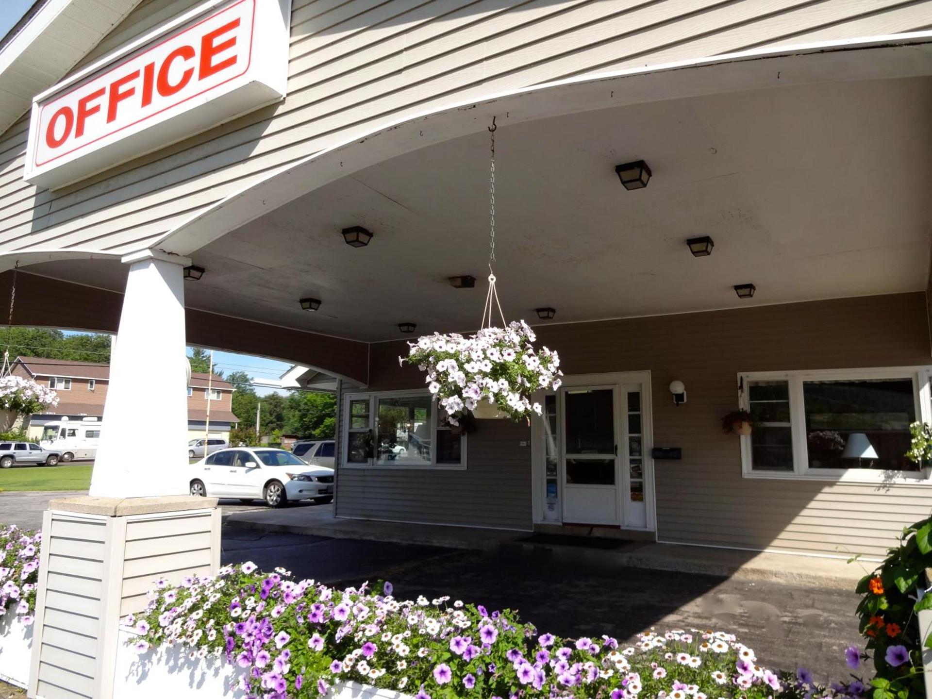 Gorham Motor Inn photo 29