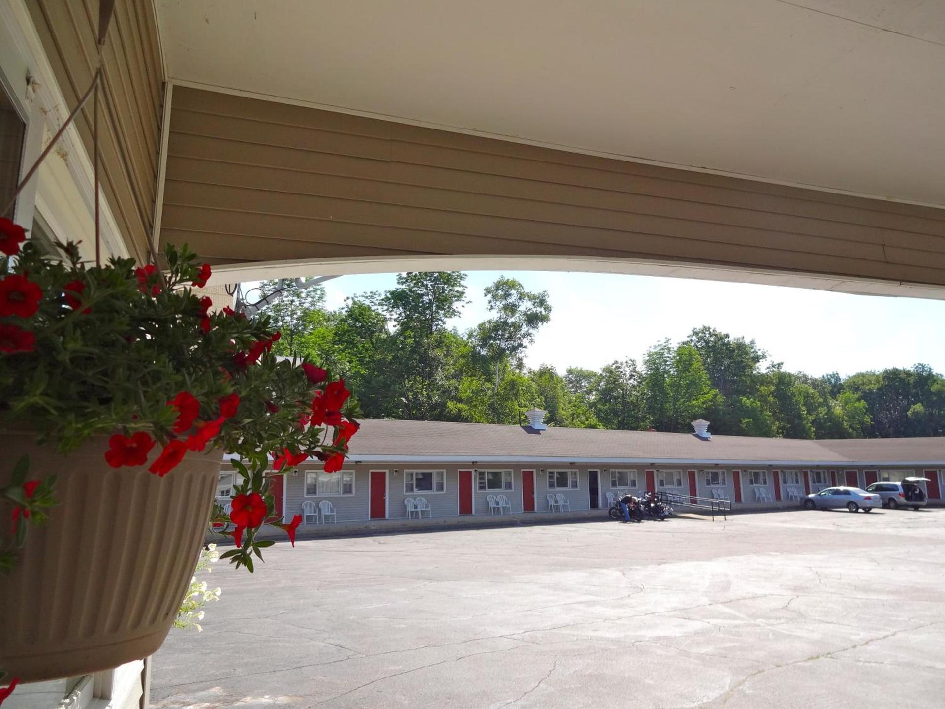Gorham Motor Inn photo 35