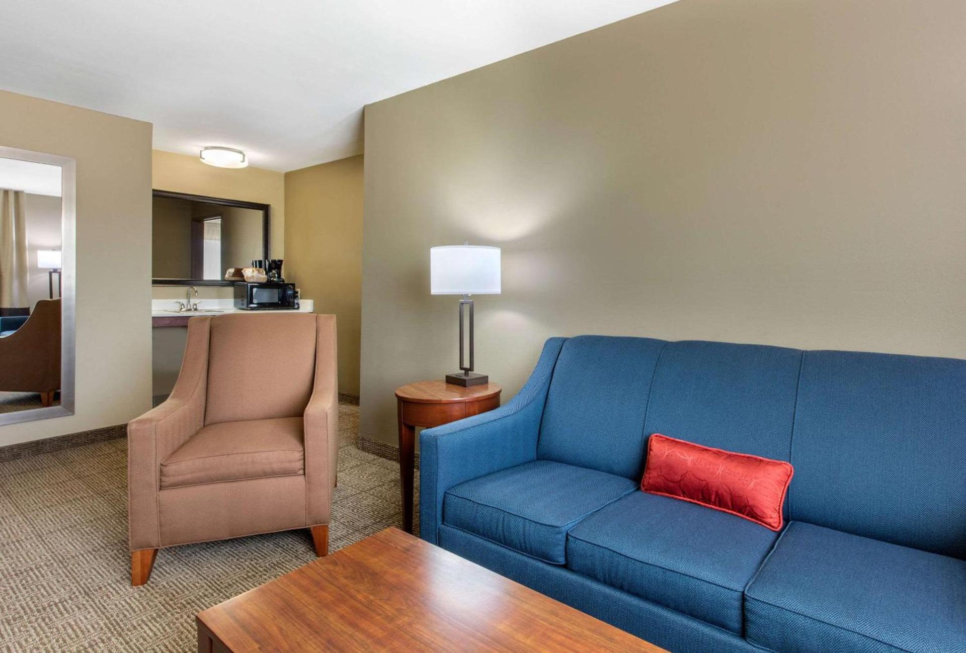 Comfort Inn & Suites McComb photo 13