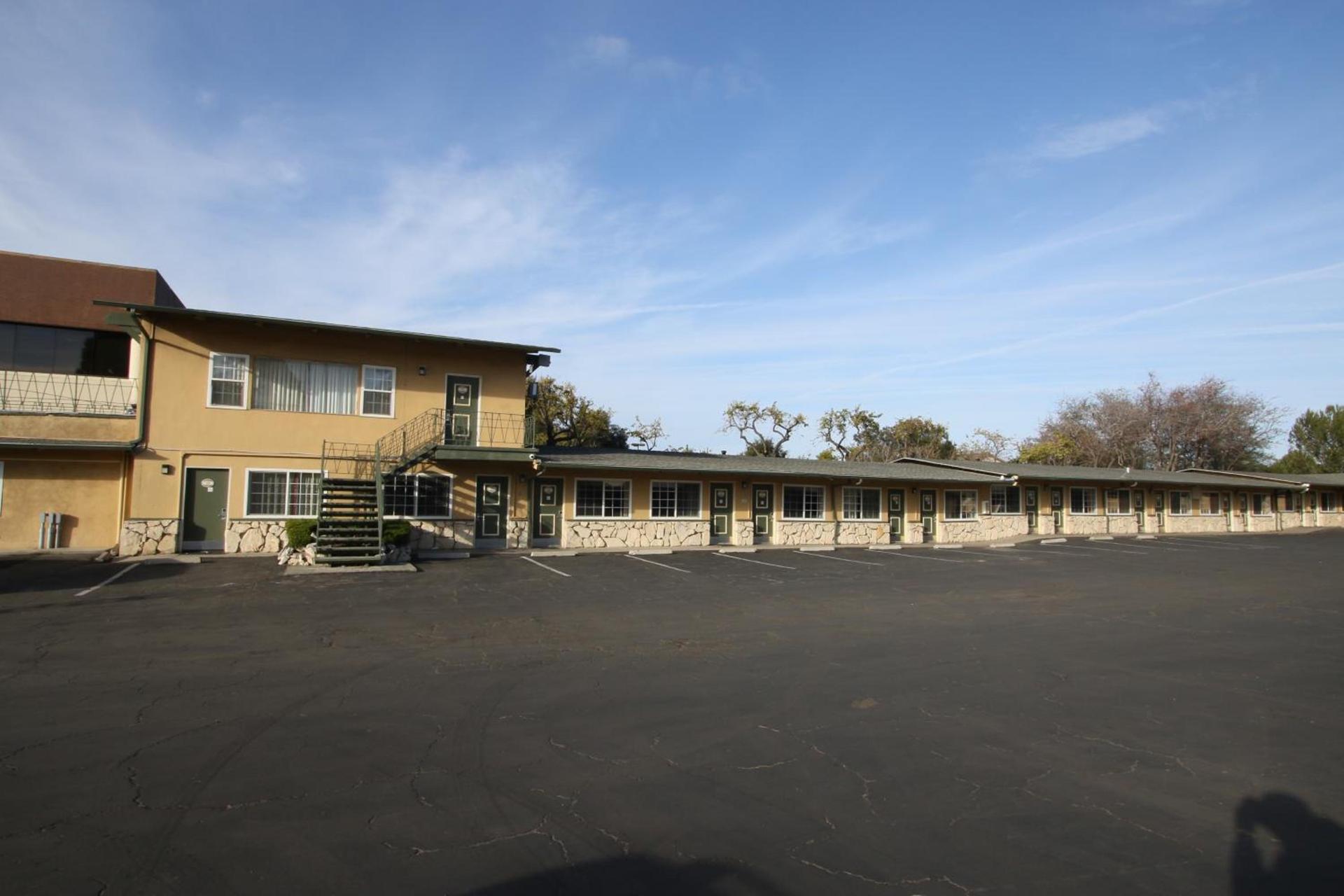 Town and Country Inn photo 44