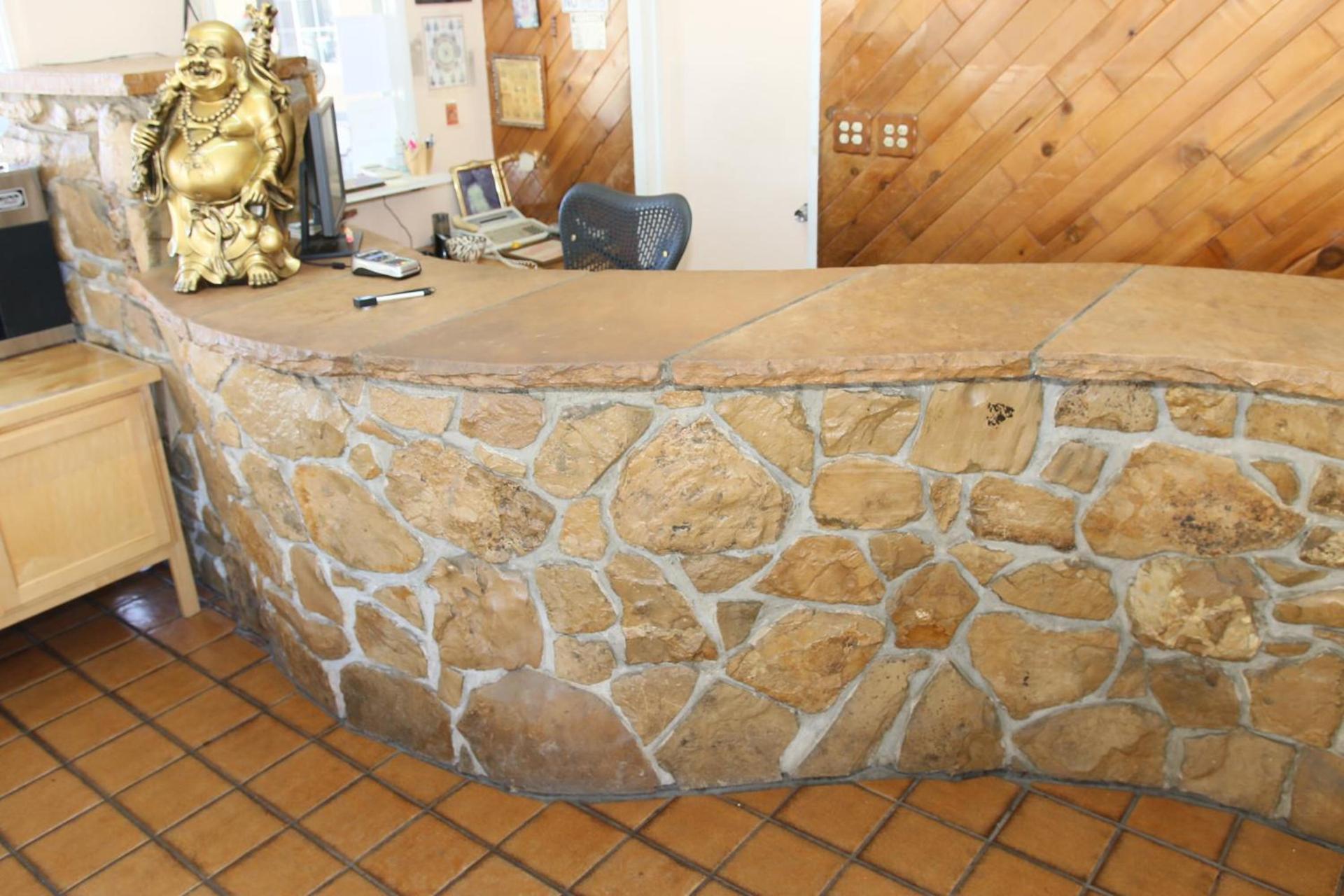 Town and Country Inn photo 7