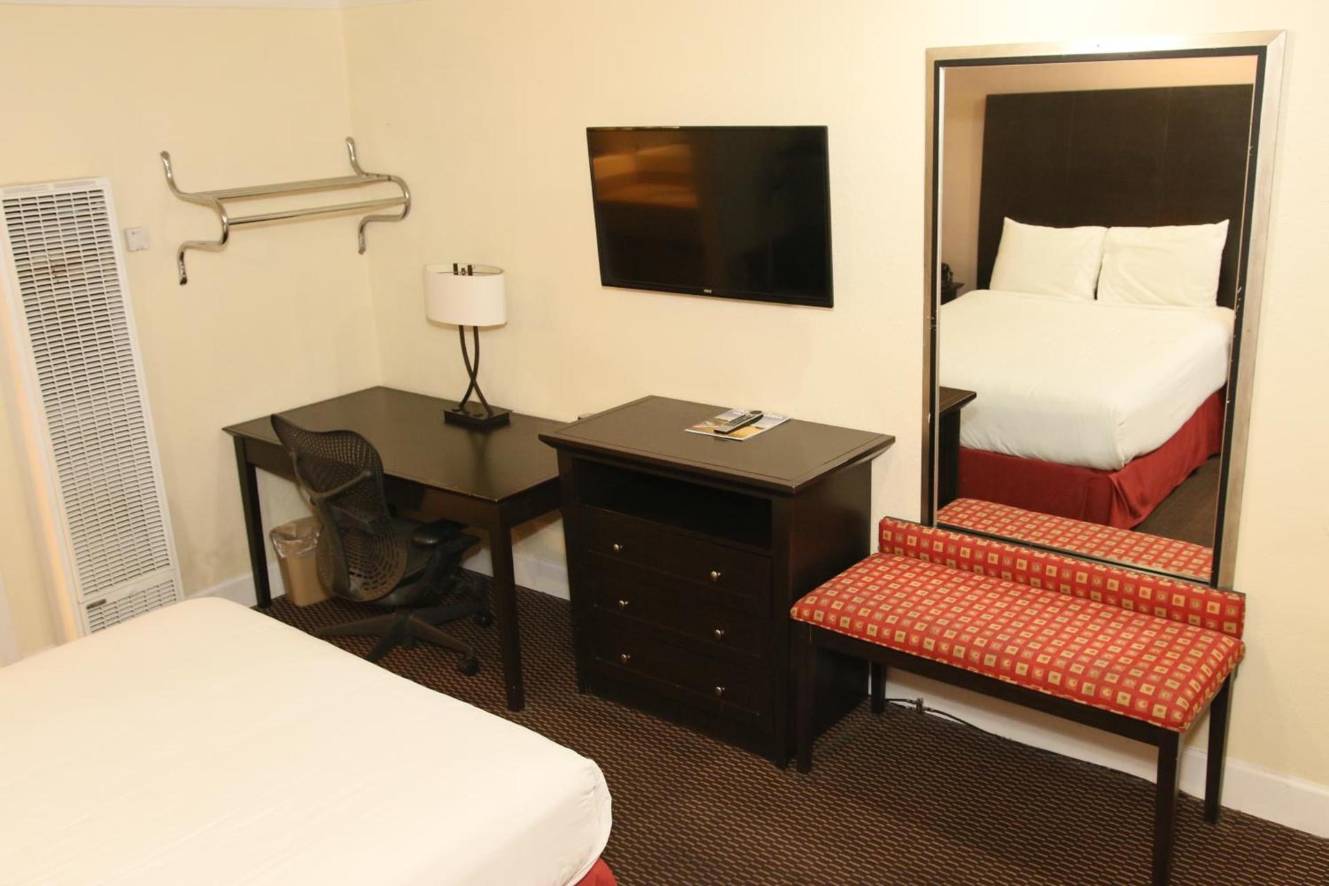 Town and Country Inn photo 39