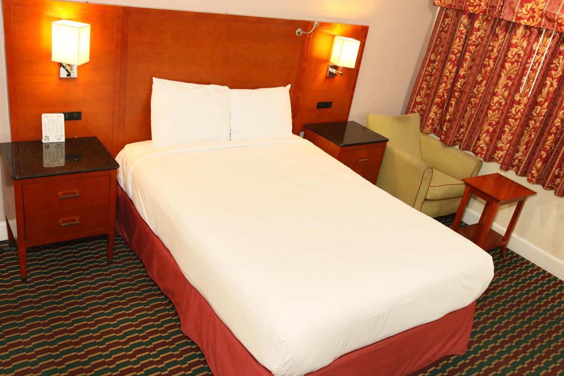 Town and Country Inn photo 40