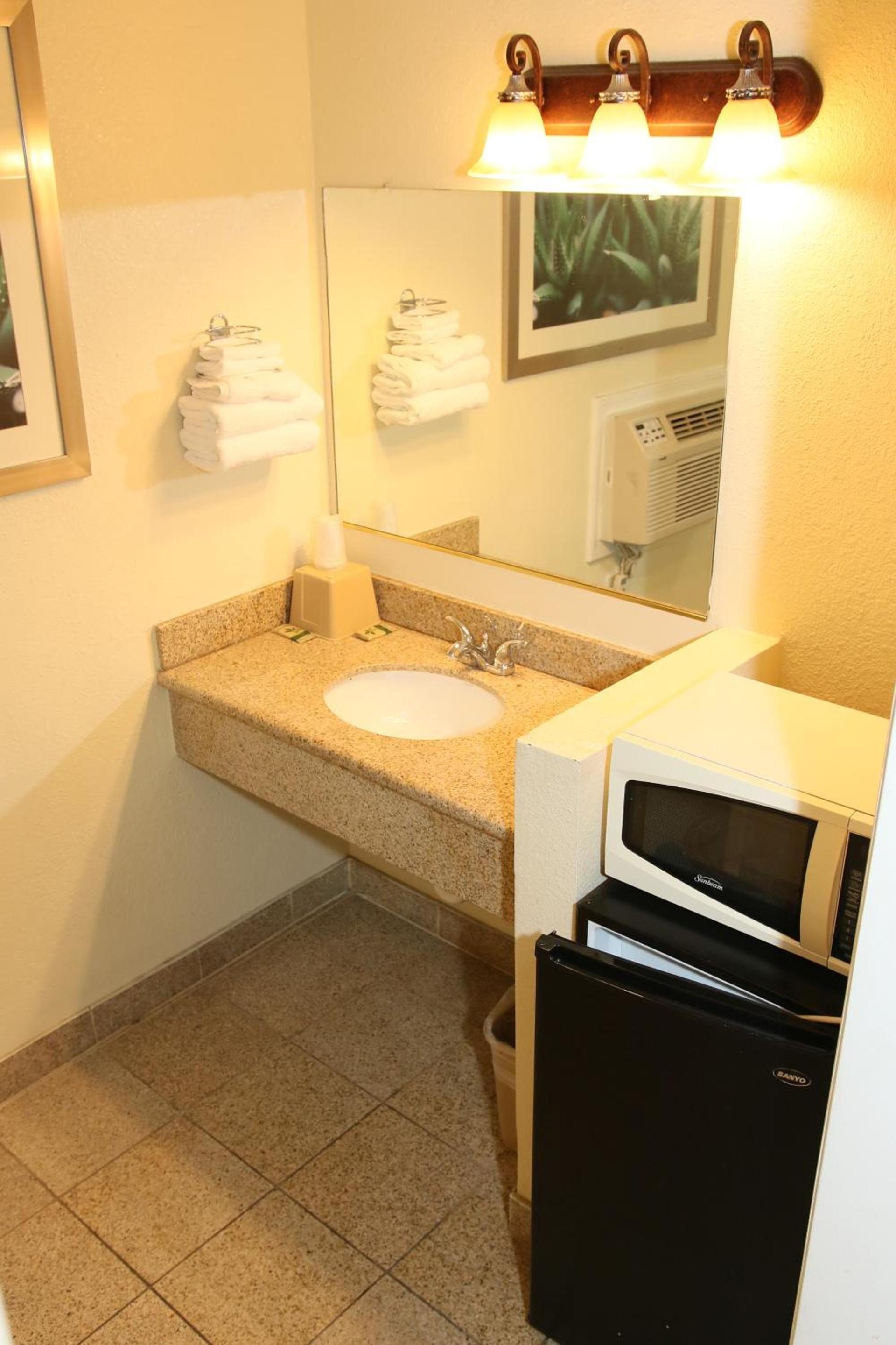 Town and Country Inn photo 42
