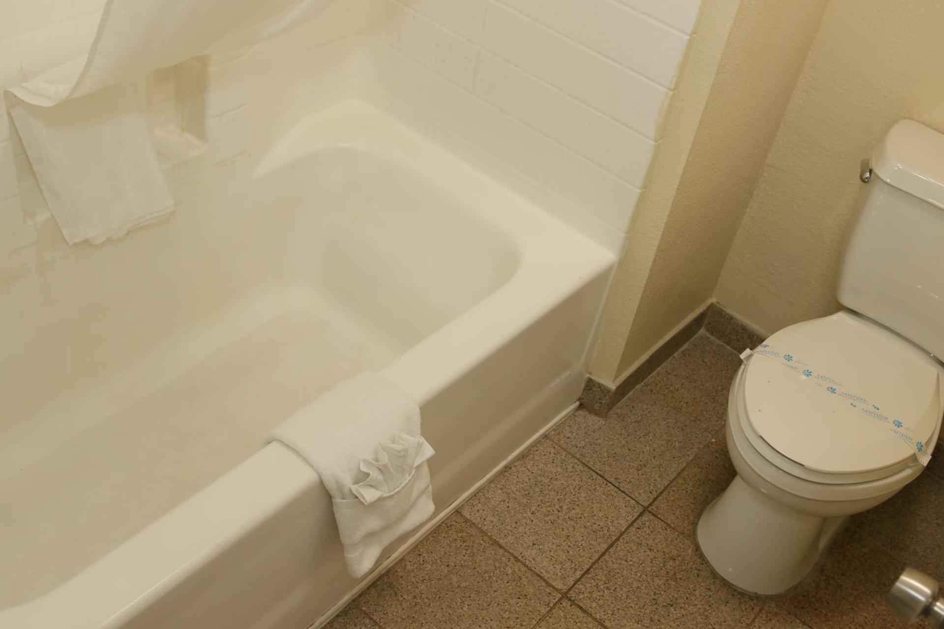 Town and Country Inn photo 24