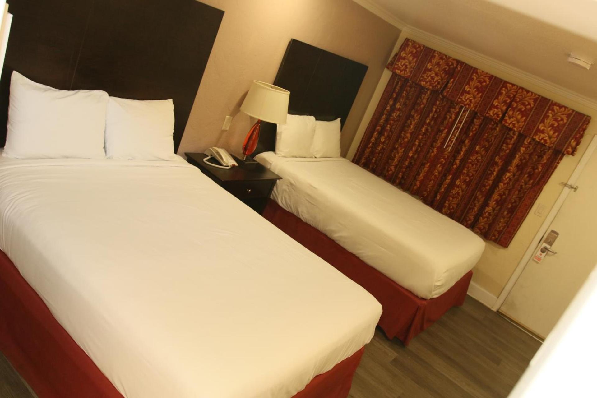 Town and Country Inn photo 35