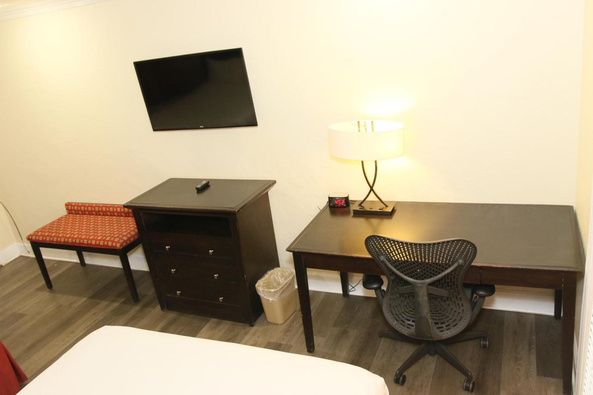 Town and Country Inn photo 34