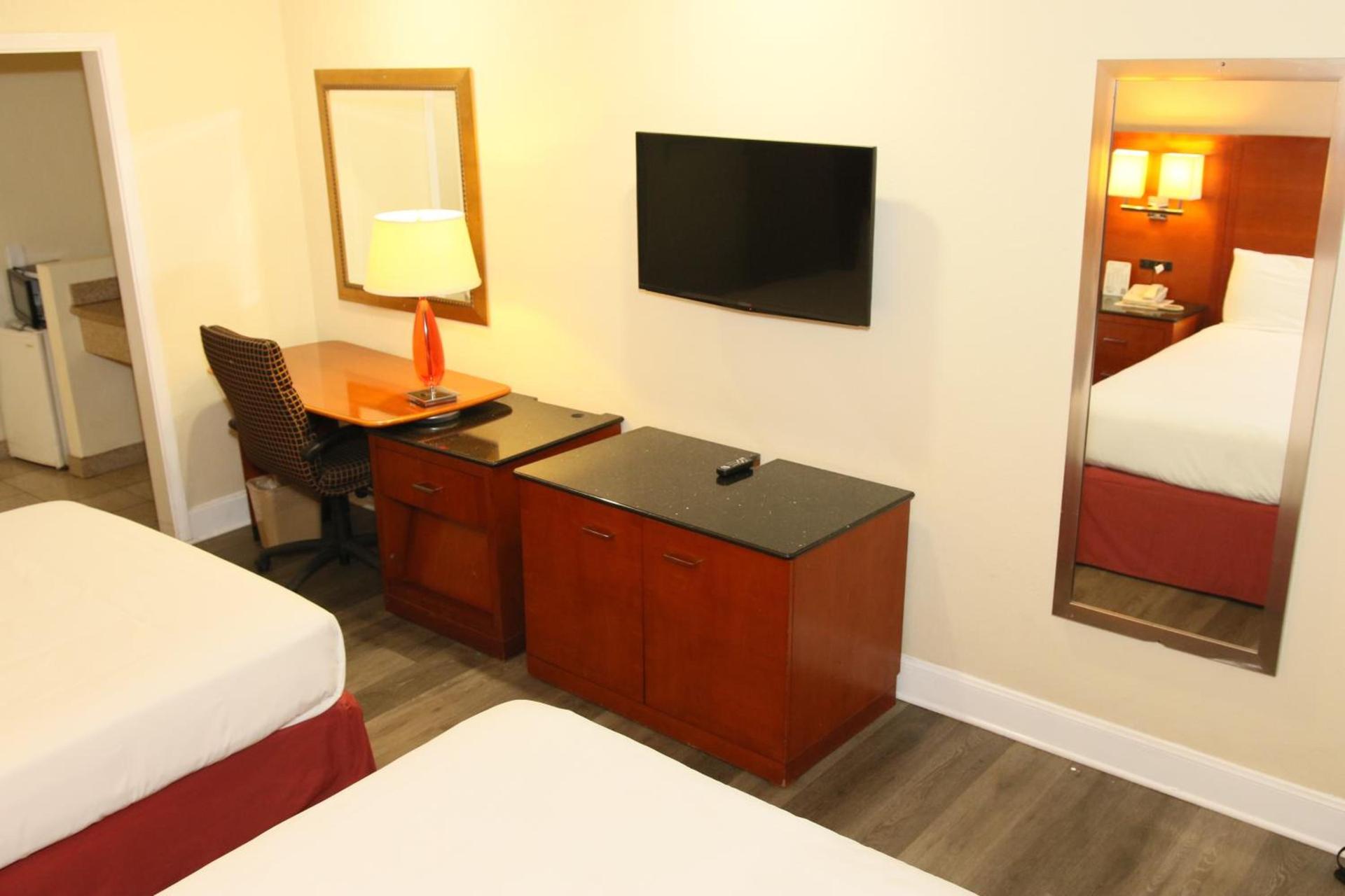 Town and Country Inn photo 32