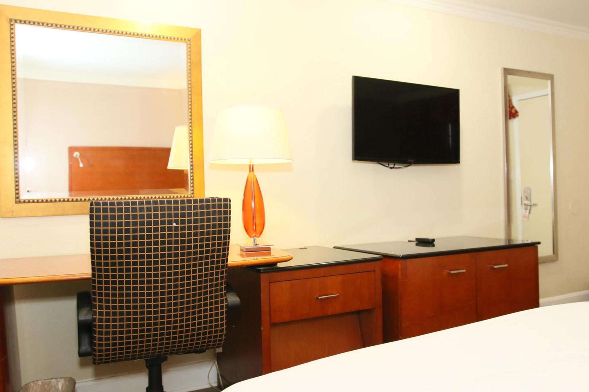 Town and Country Inn photo 30