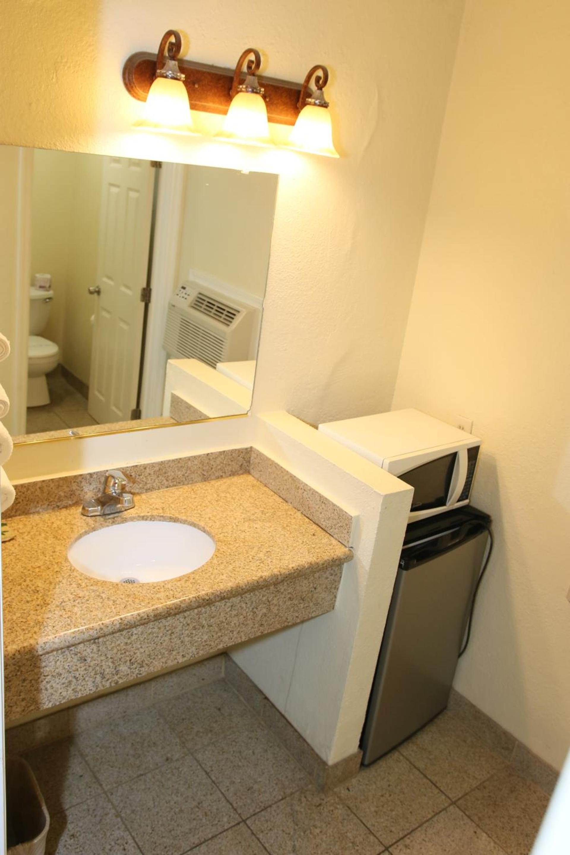 Town and Country Inn photo 29