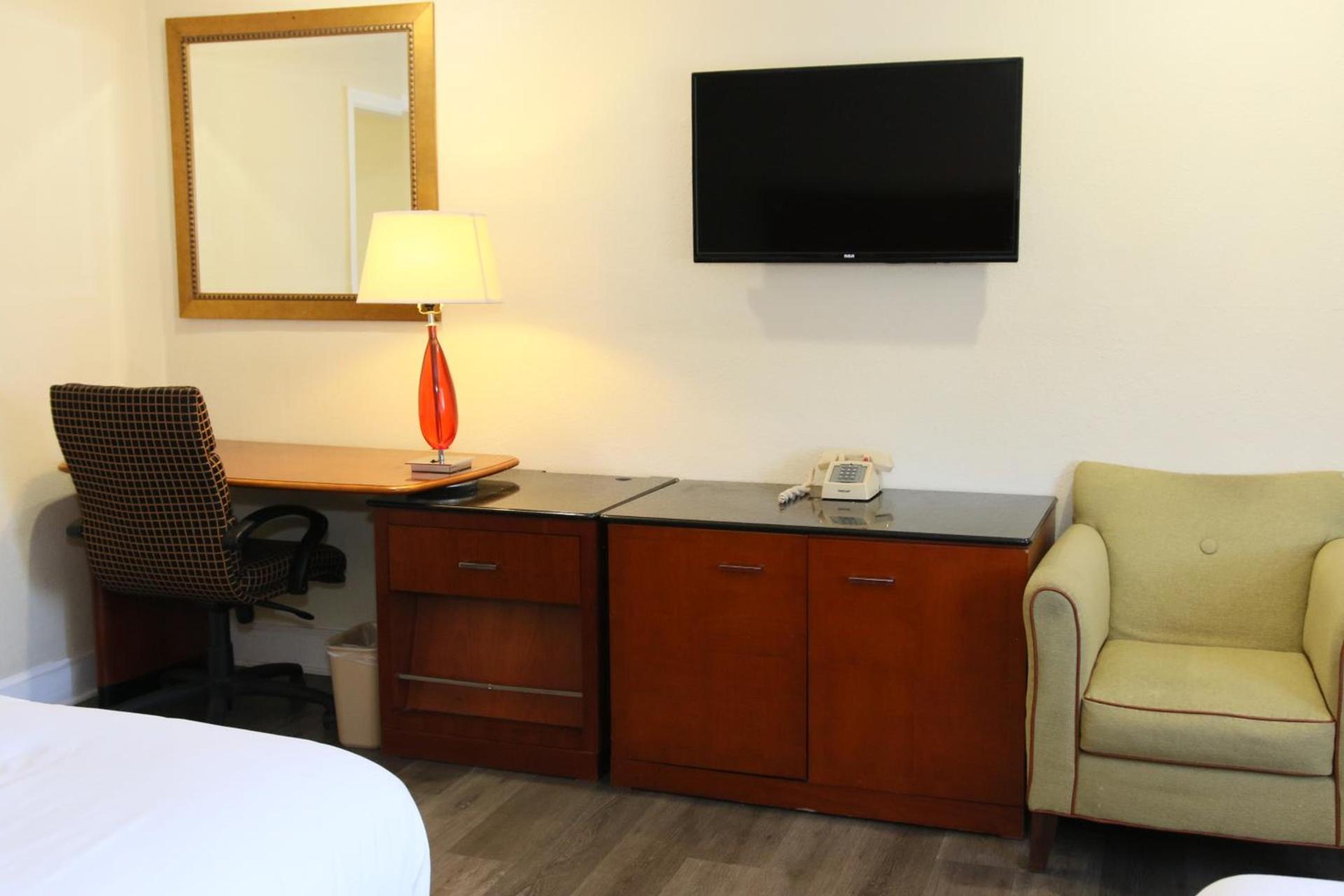 Town and Country Inn photo 28