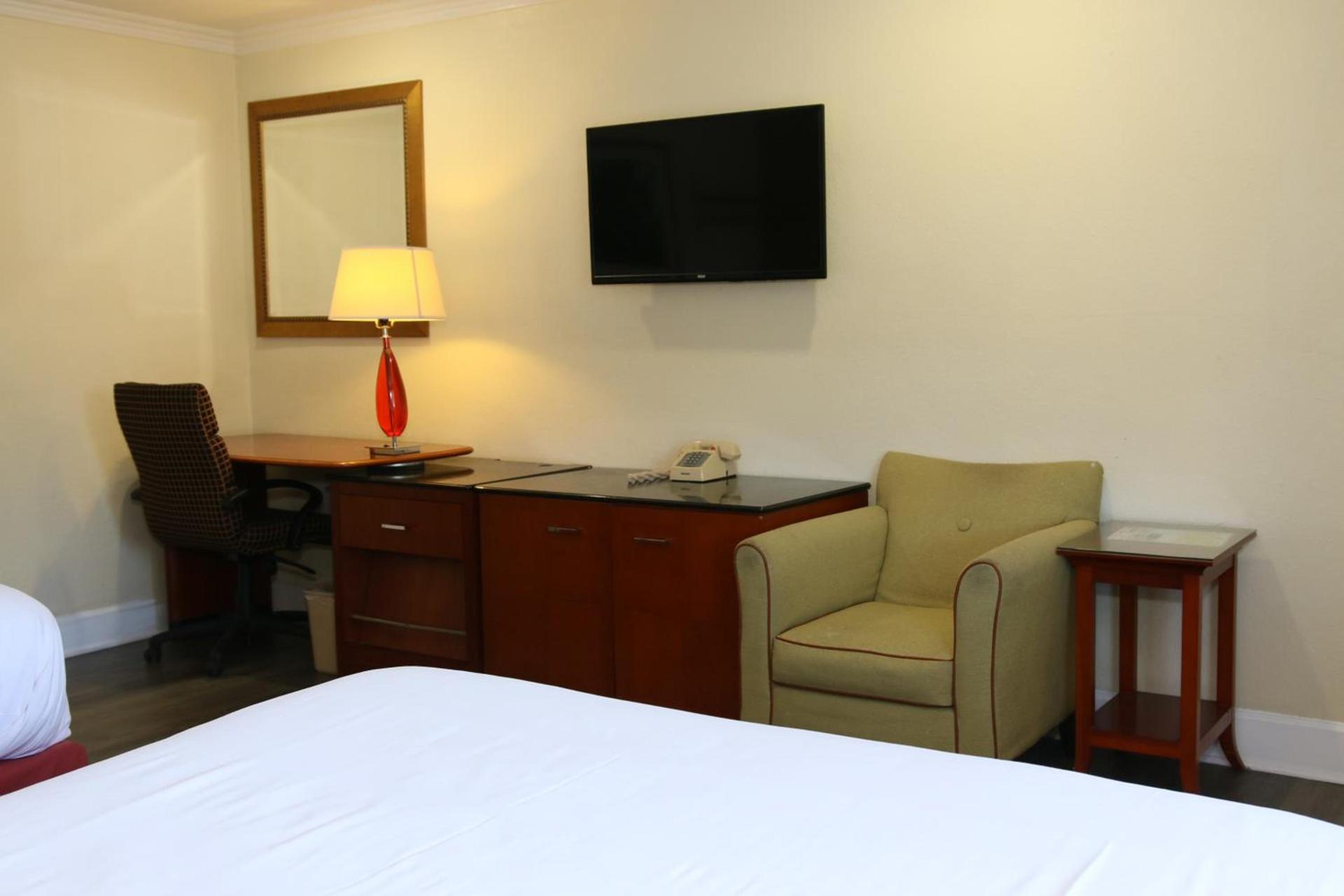Town and Country Inn photo 27