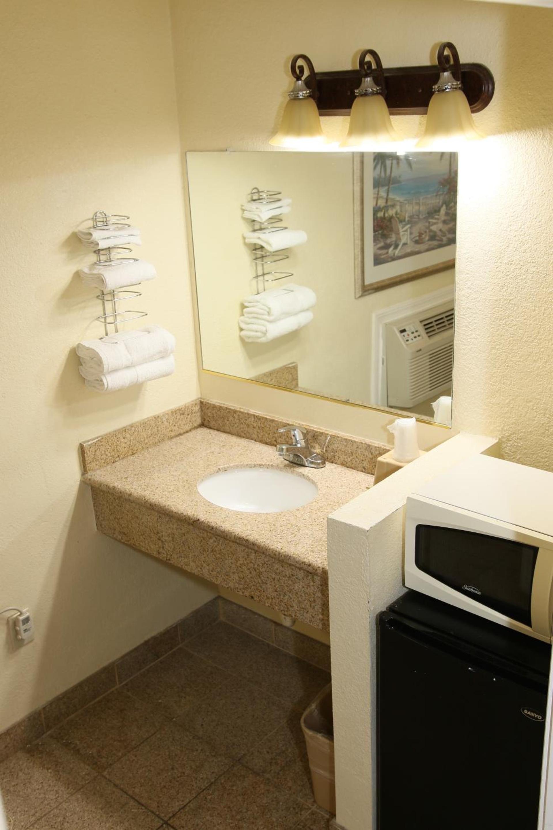 Town and Country Inn photo 18