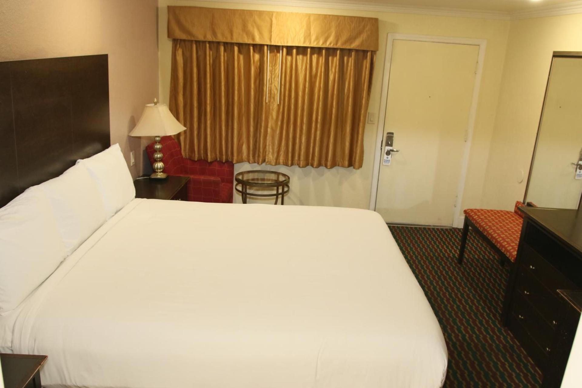 Town and Country Inn photo 16