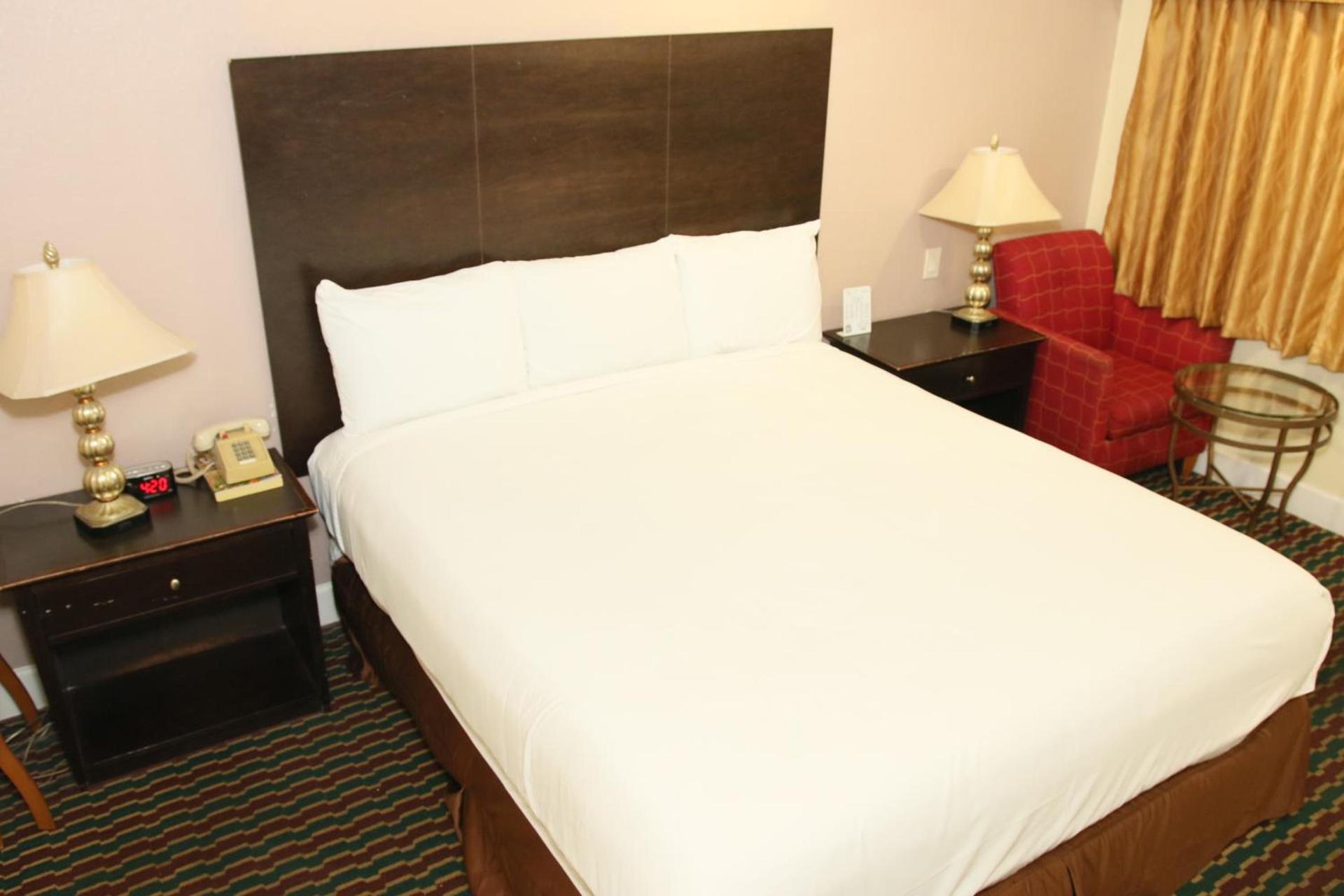 Town and Country Inn photo 15