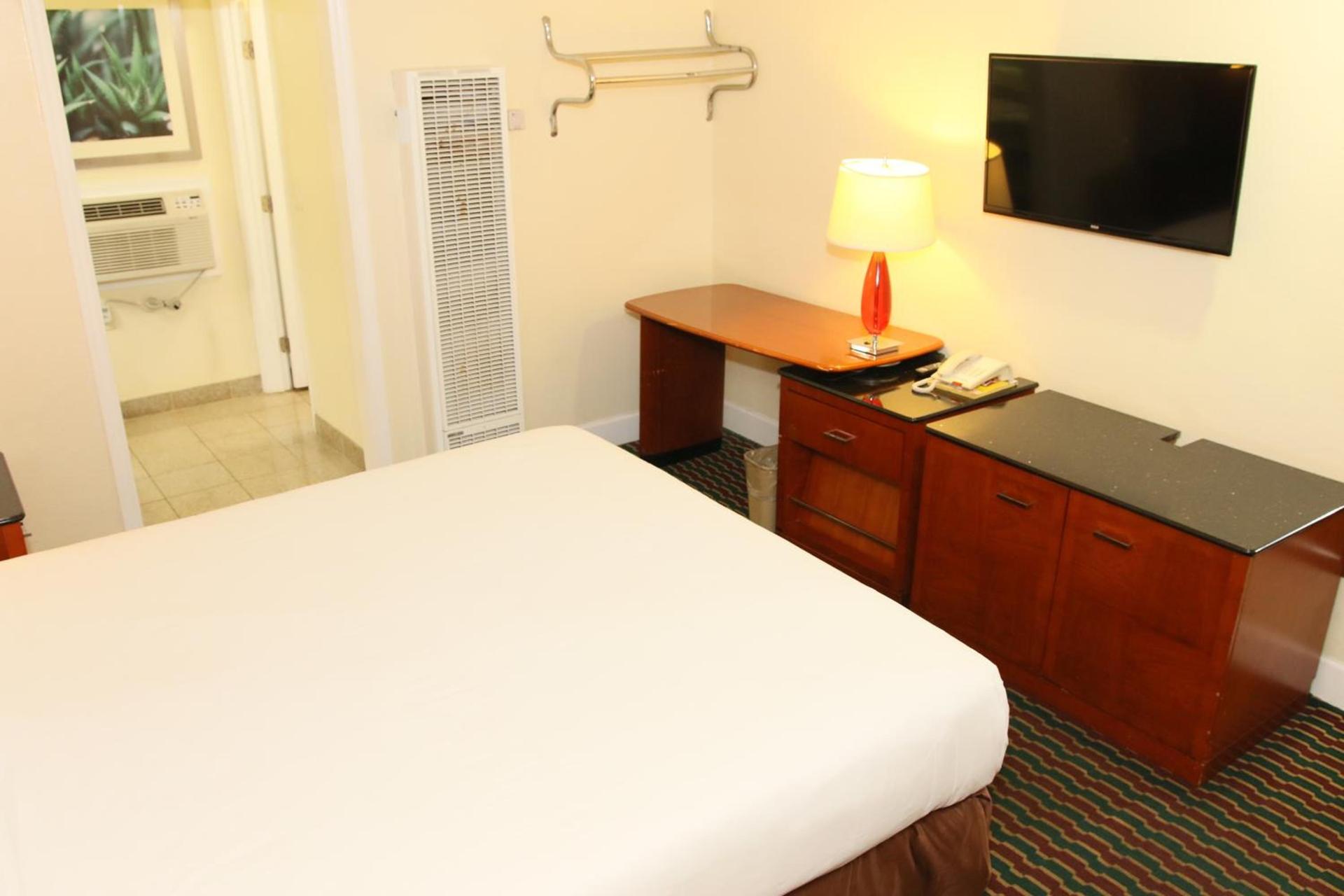 Town and Country Inn photo 12