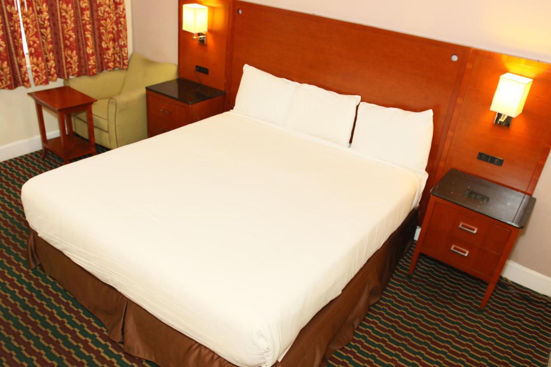 Town and Country Inn photo 11