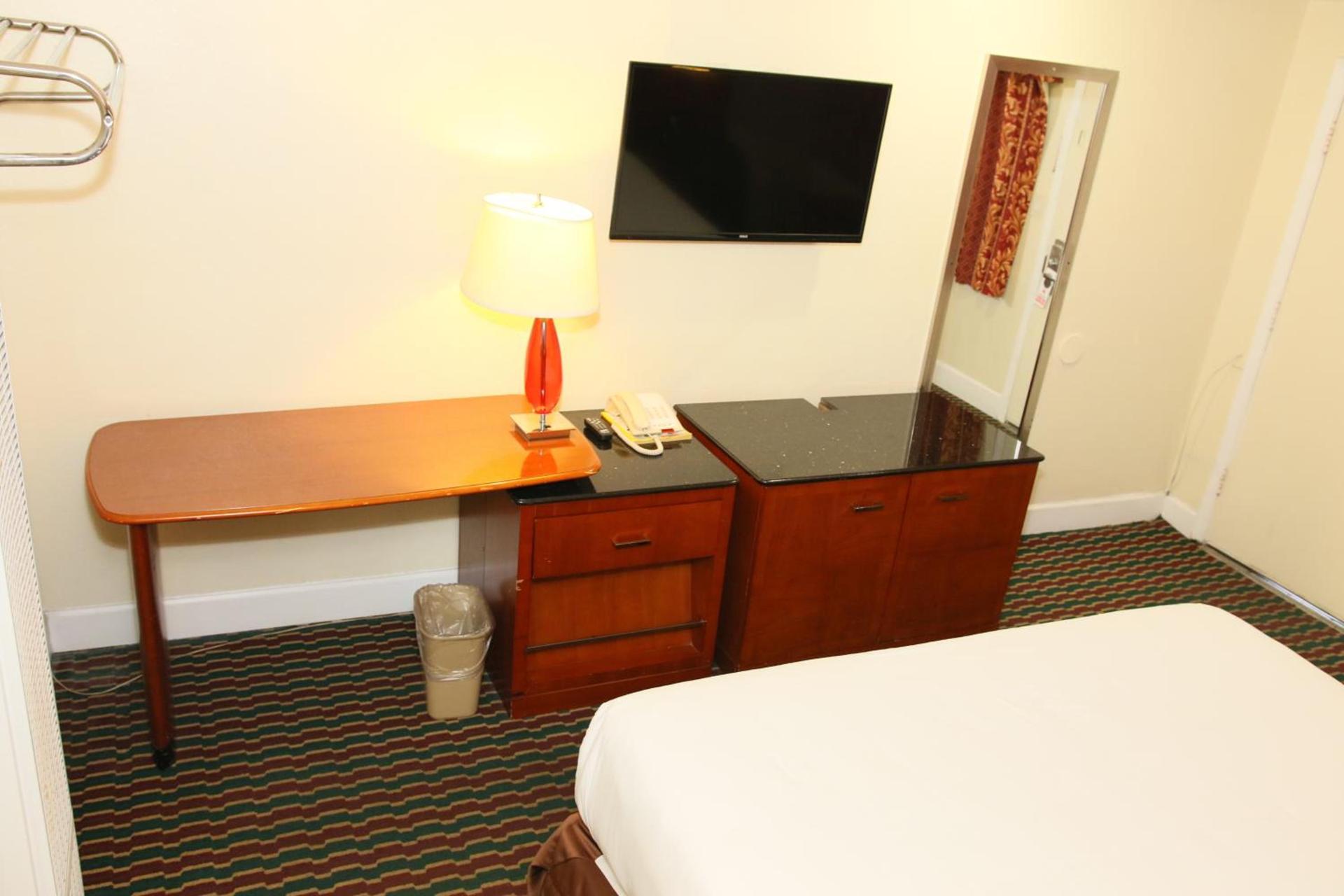 Town and Country Inn photo 10