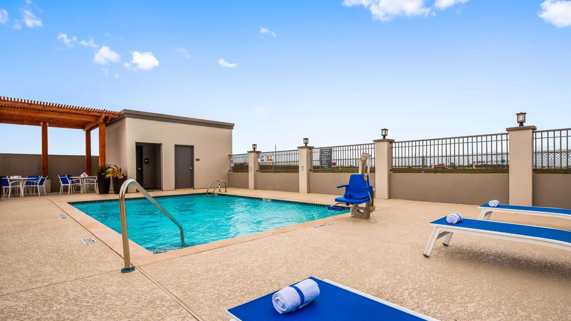 Best Western Plus Waller Hotel photo 42
