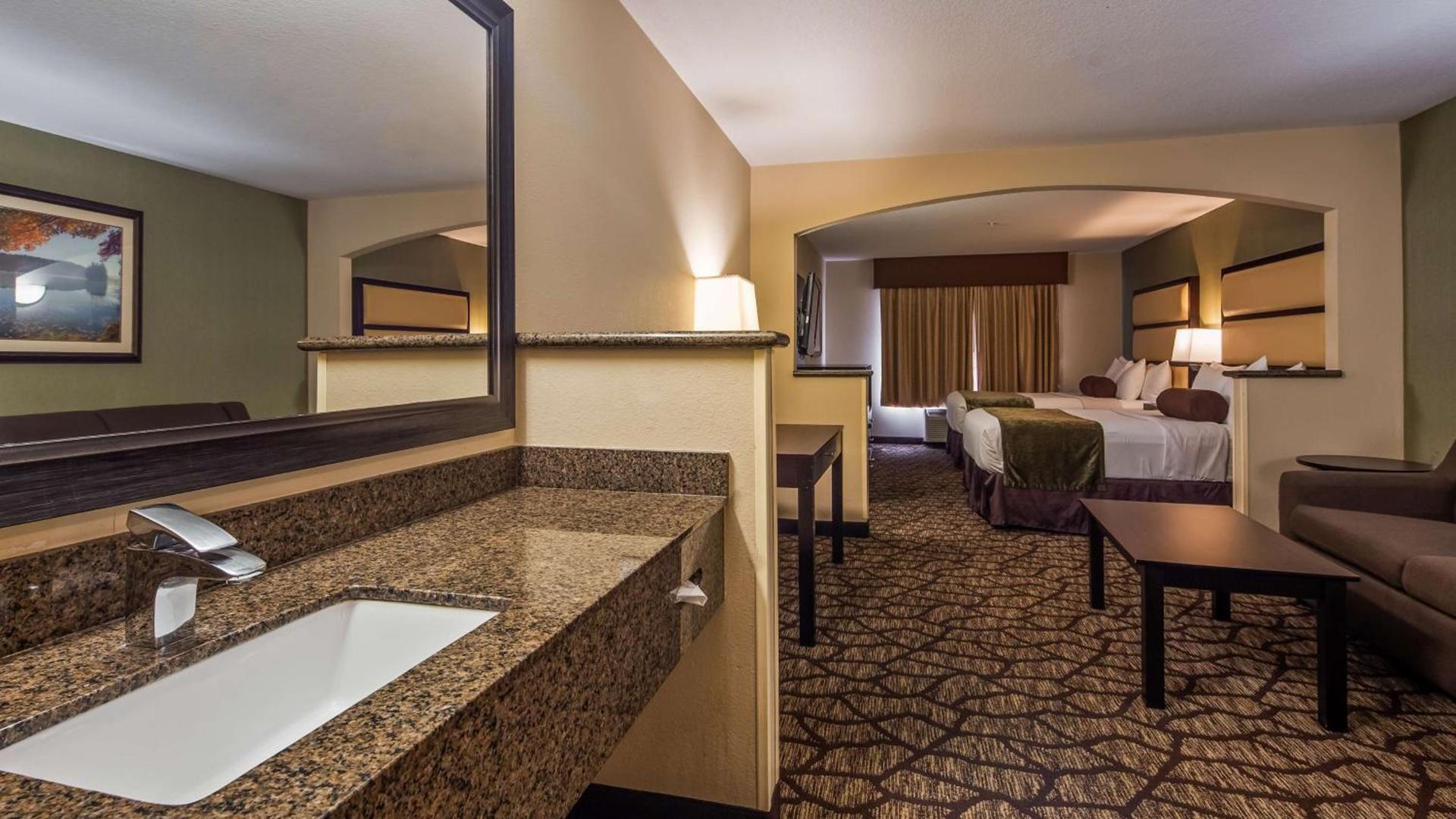 Best Western PLUS Vancouver Mall Drive photo 14