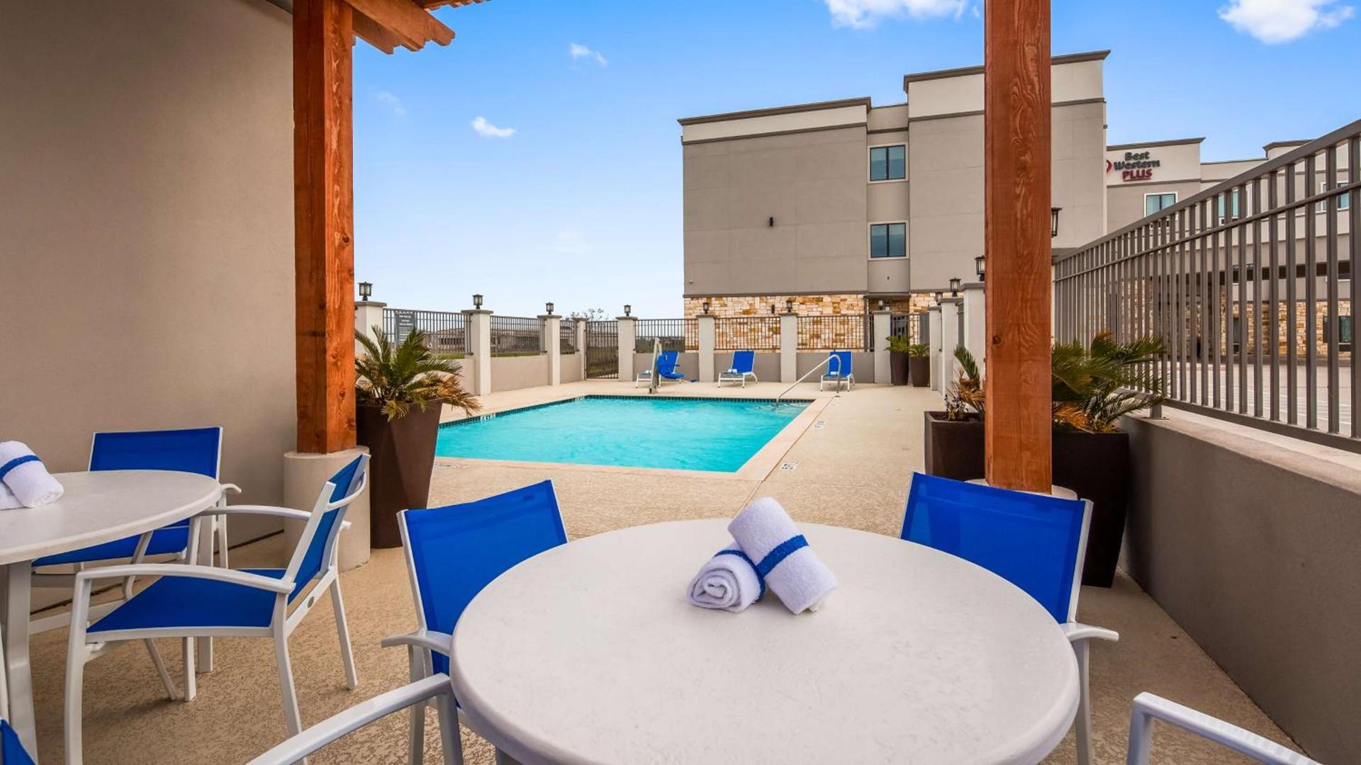 Best Western Plus Waller Hotel photo 4
