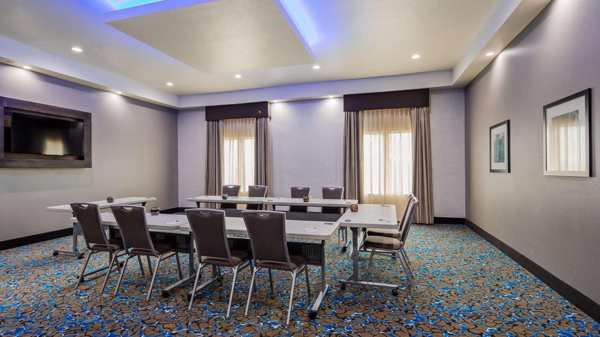 Best Western Plus Waller Hotel photo 40