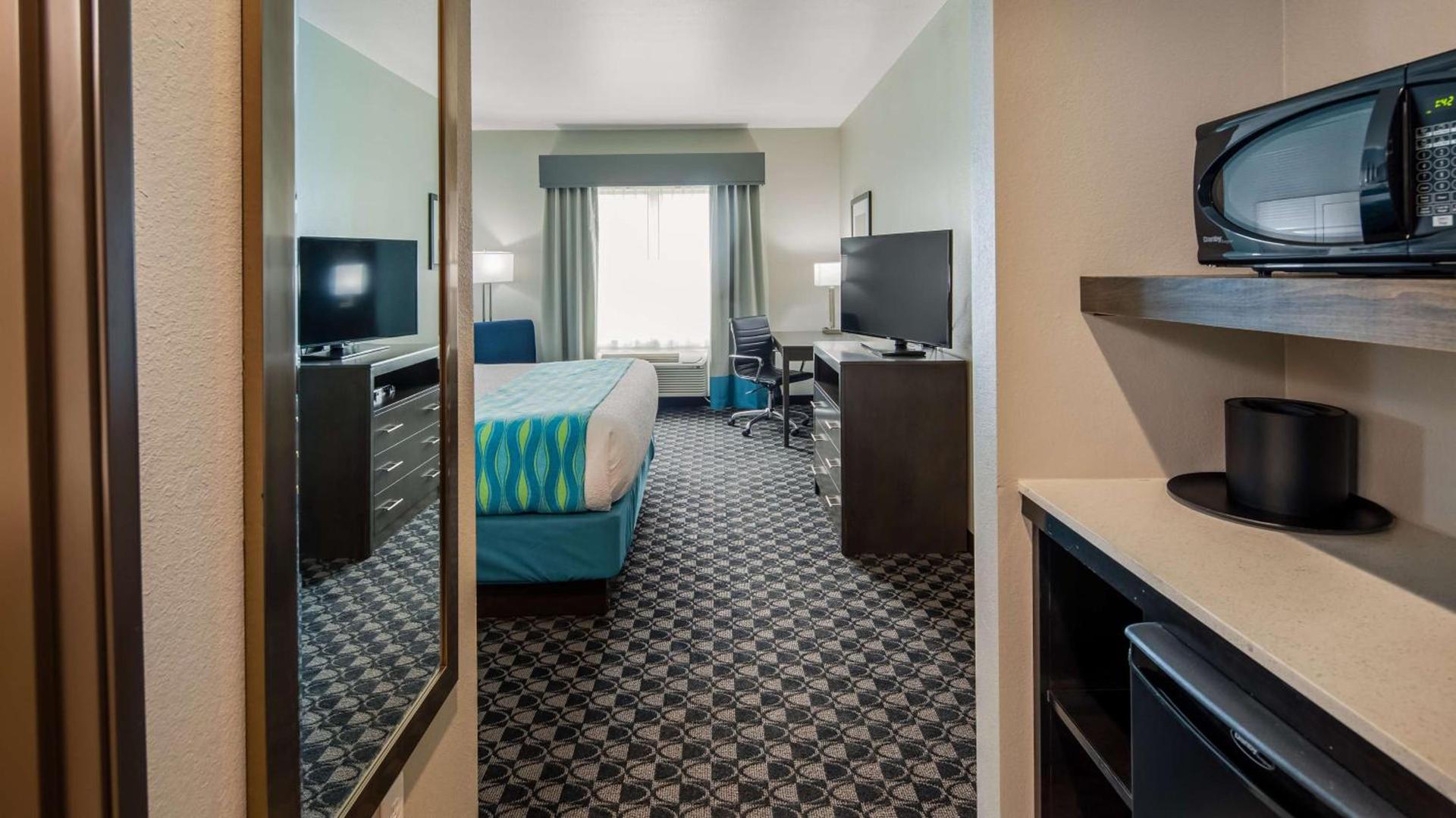 Best Western Plus Waller Hotel photo 25