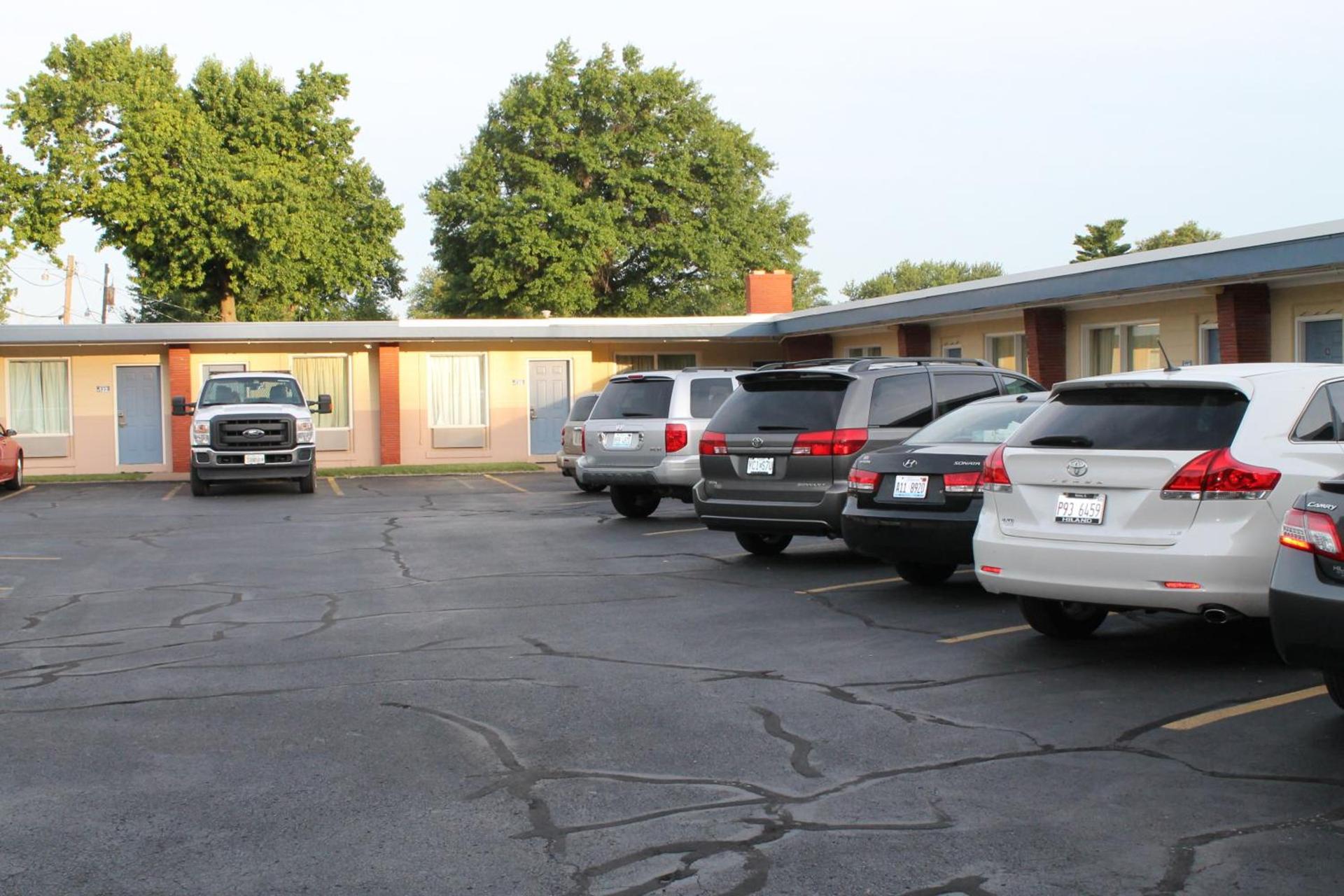 American Motor Inn - Rock Island photo 8