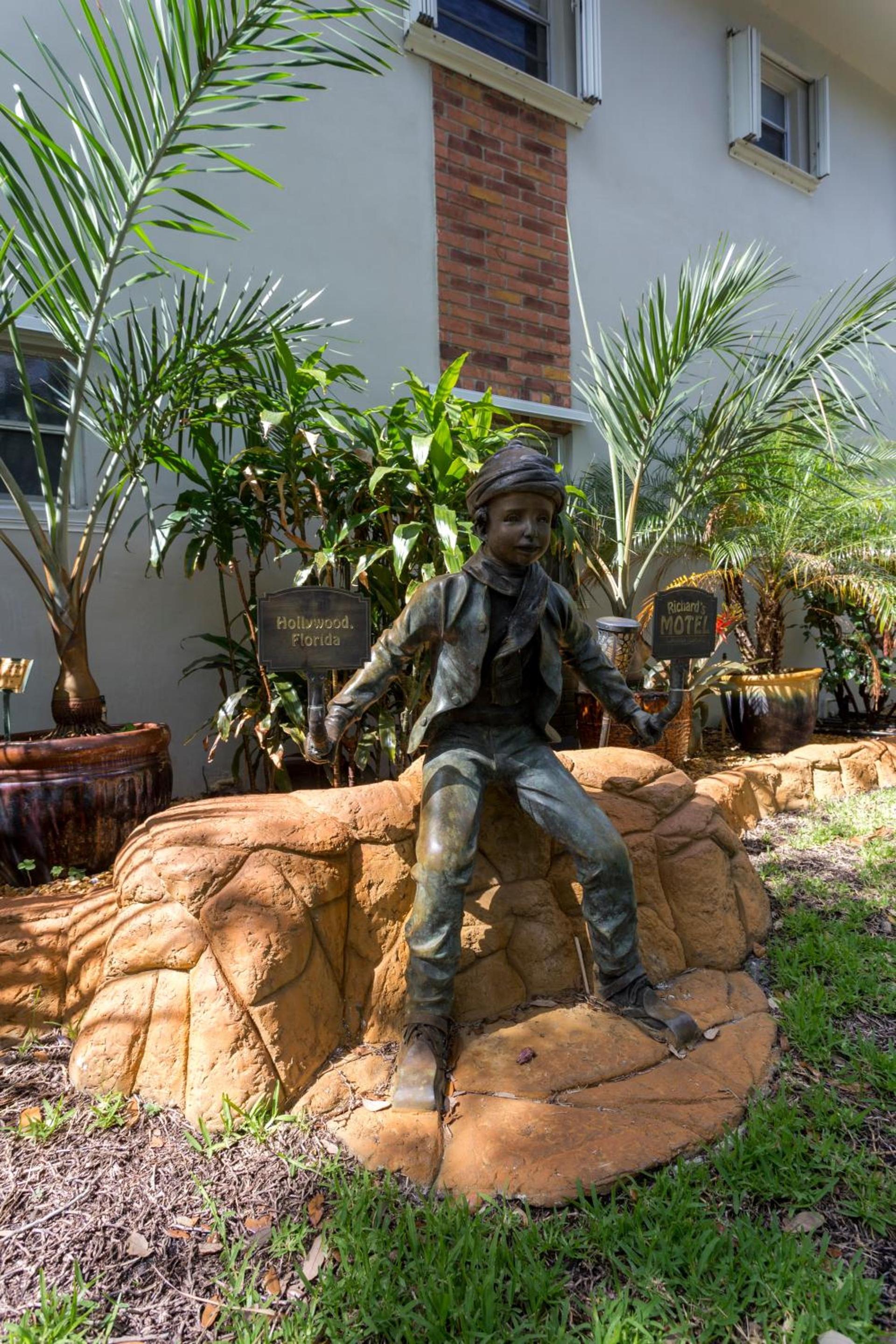 Richard's Motel Studios photo 40